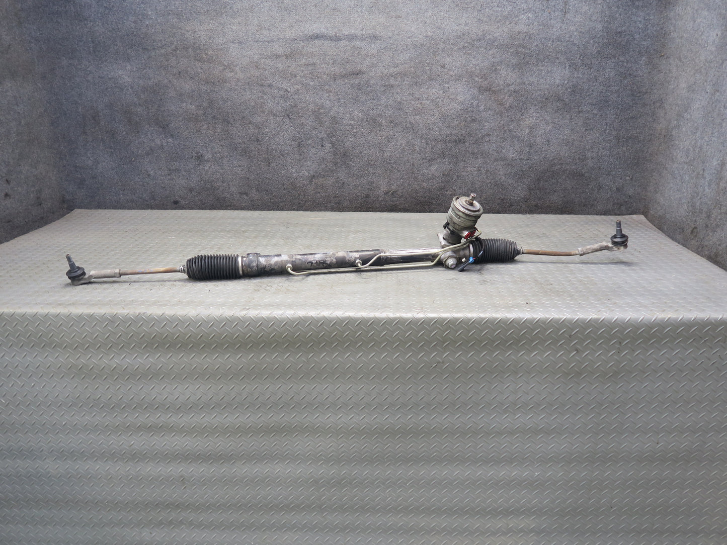 2004-2007 Cadillac XLR  Power Steering Rack & Pinion Gear 26085331