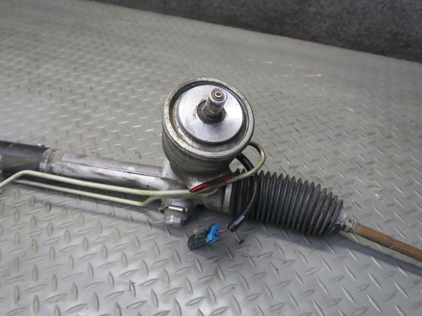 2004-2007 Cadillac XLR  Power Steering Rack & Pinion Gear 26085331