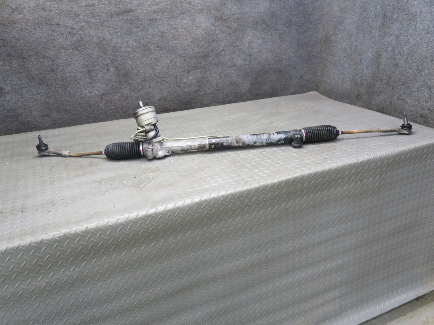 2004-2007 Cadillac XLR  Power Steering Rack & Pinion Gear 26085331