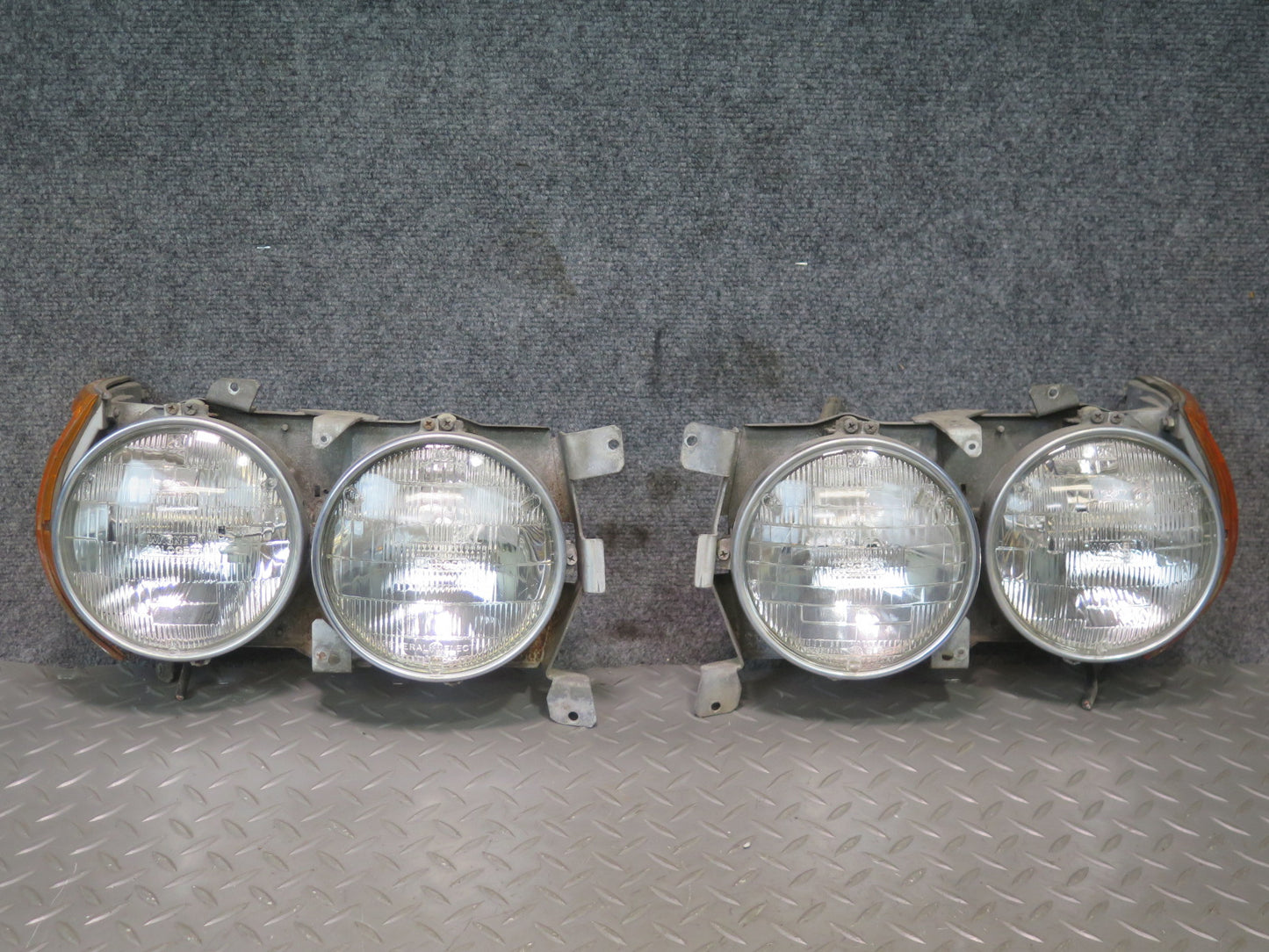 86-89 Mercedes R107 560SL Set of 2 Front Left & Right Halogen Headlight Lamp OEM