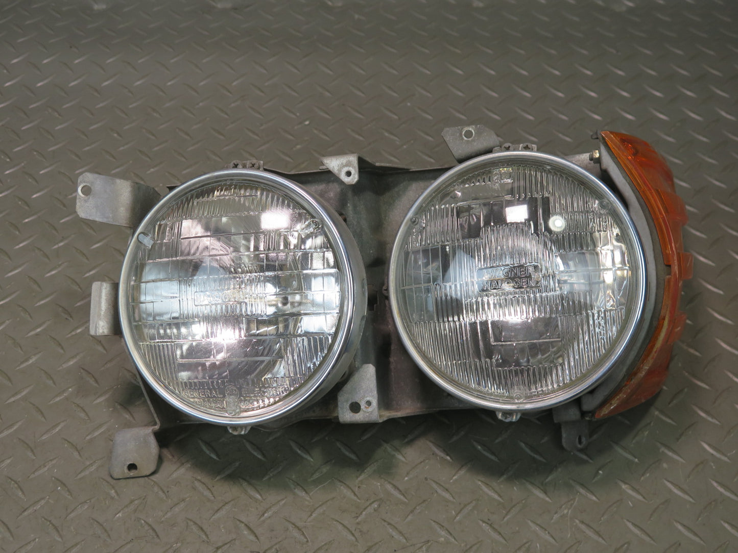 86-89 Mercedes R107 560SL Set of 2 Front Left & Right Halogen Headlight Lamp OEM