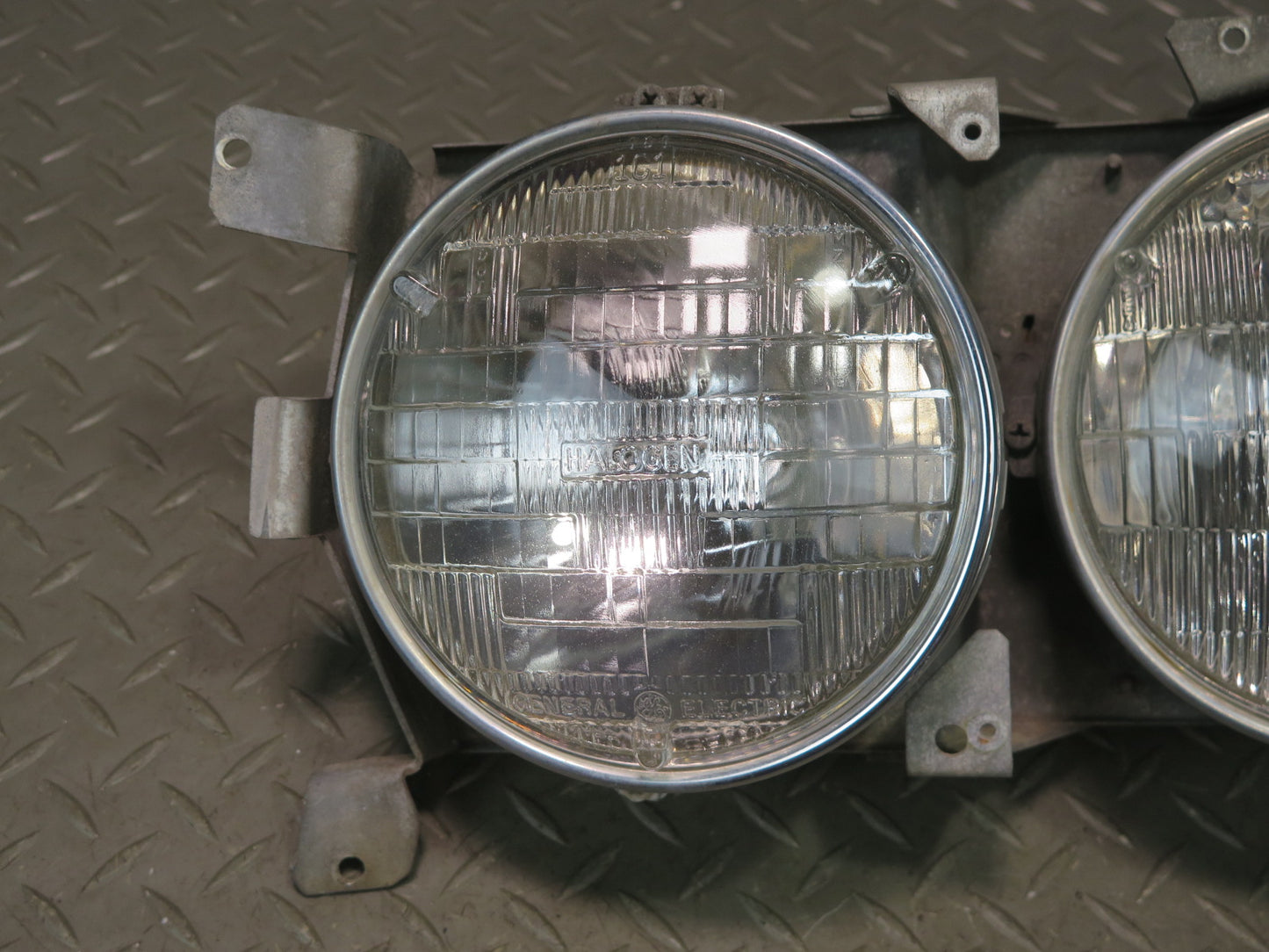 86-89 Mercedes R107 560SL Set of 2 Front Left & Right Halogen Headlight Lamp OEM
