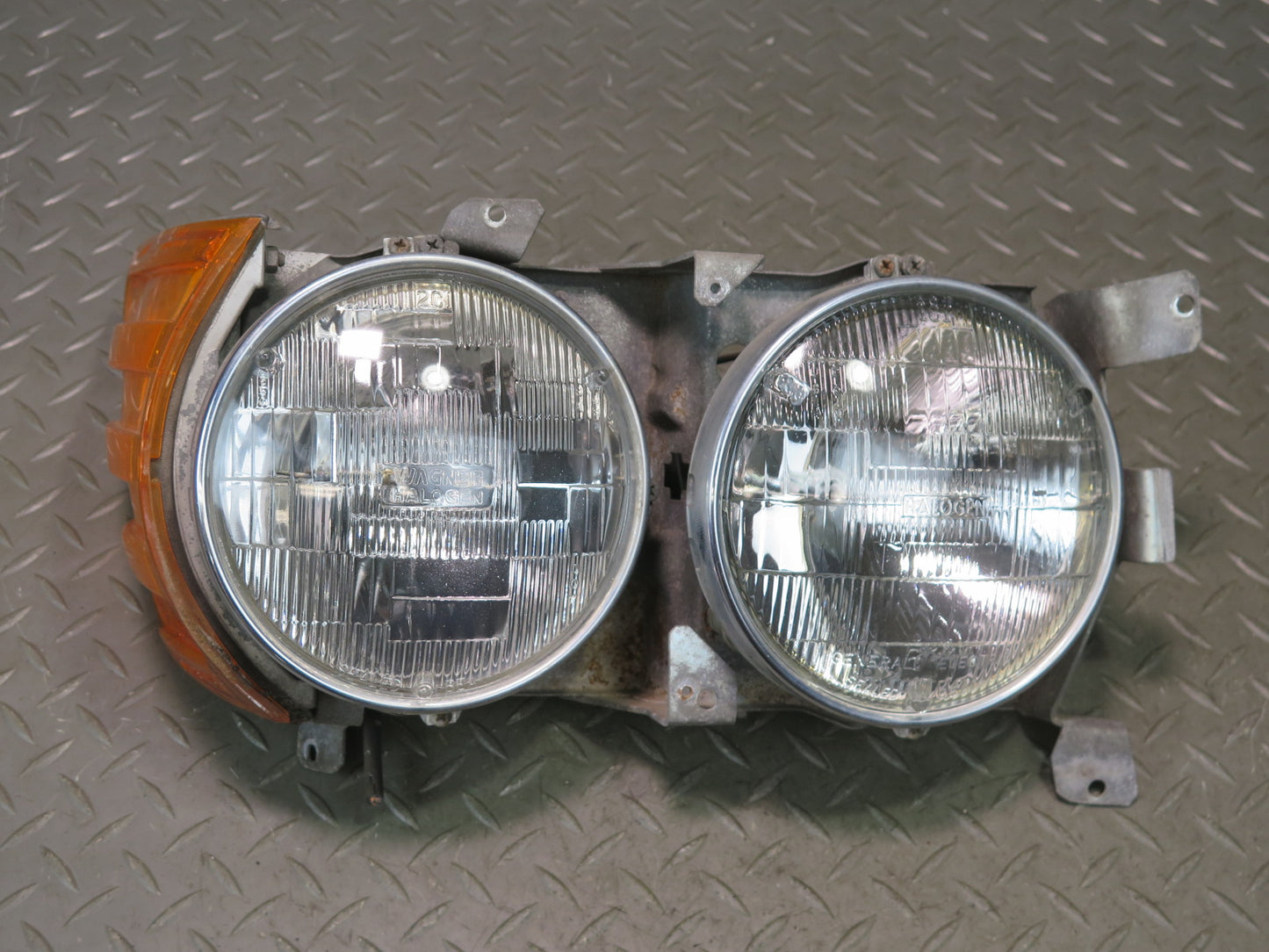 86-89 Mercedes R107 560SL Set of 2 Front Left & Right Halogen Headlight Lamp OEM