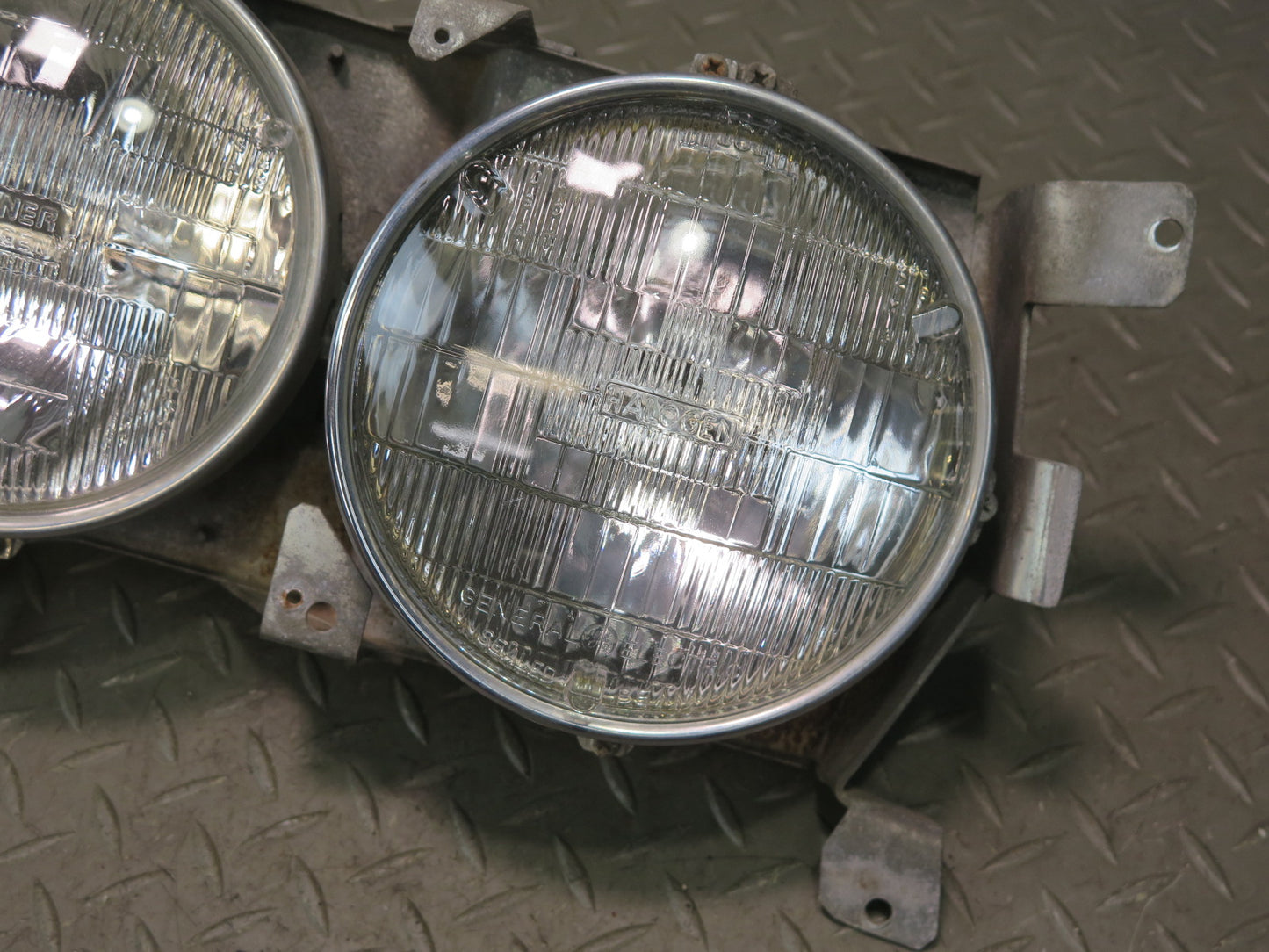 86-89 Mercedes R107 560SL Set of 2 Front Left & Right Halogen Headlight Lamp OEM