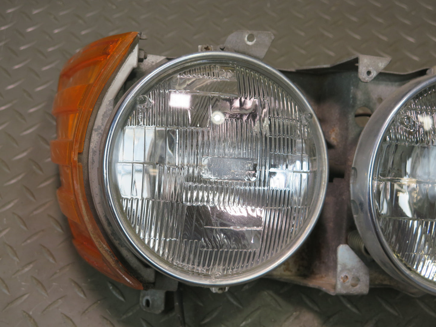 86-89 Mercedes R107 560SL Set of 2 Front Left & Right Halogen Headlight Lamp OEM