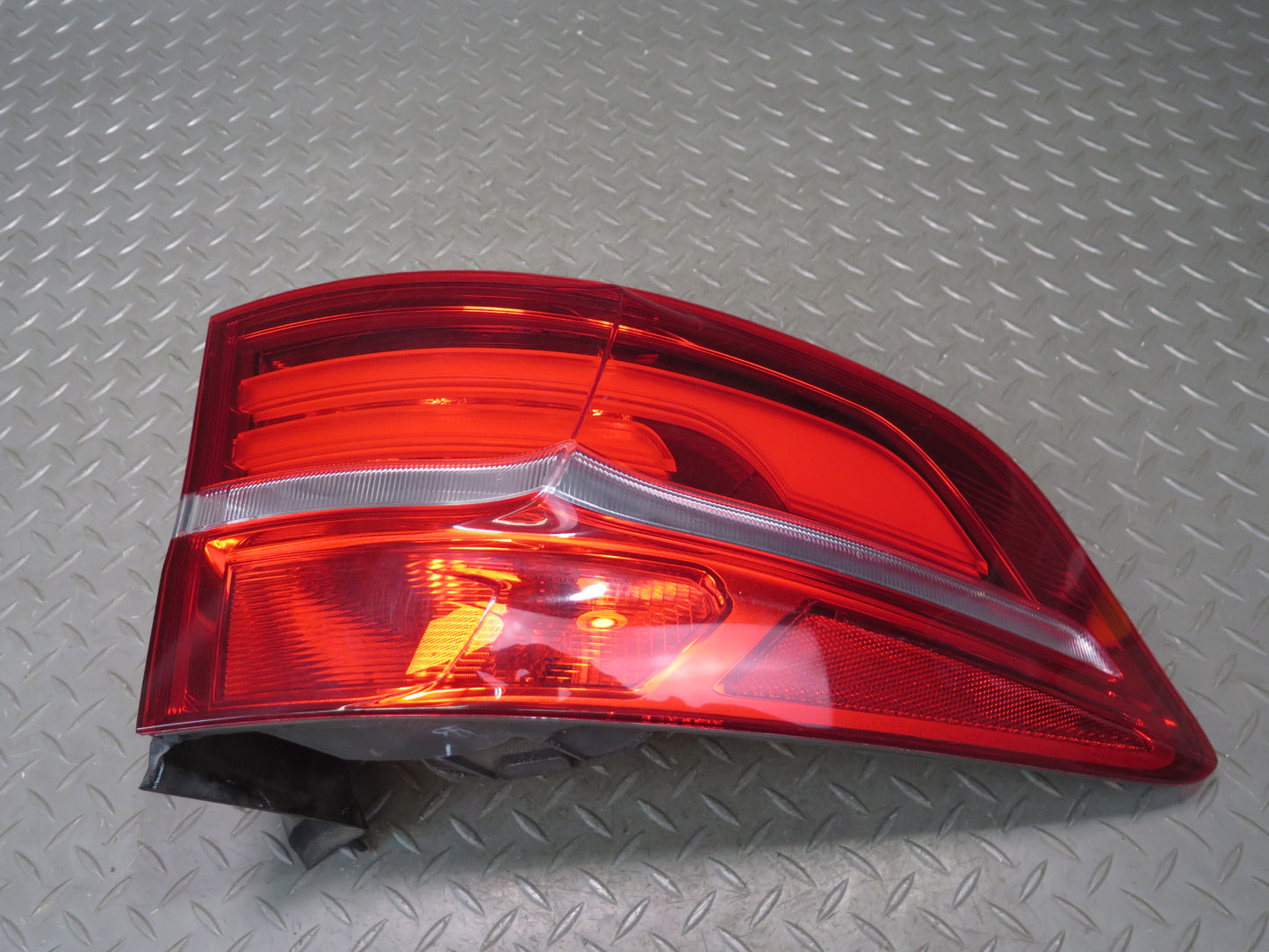 2013-2014 BMW E71 E72 X6 Rear Left Outer Tail Lid Light Lamp 7295003