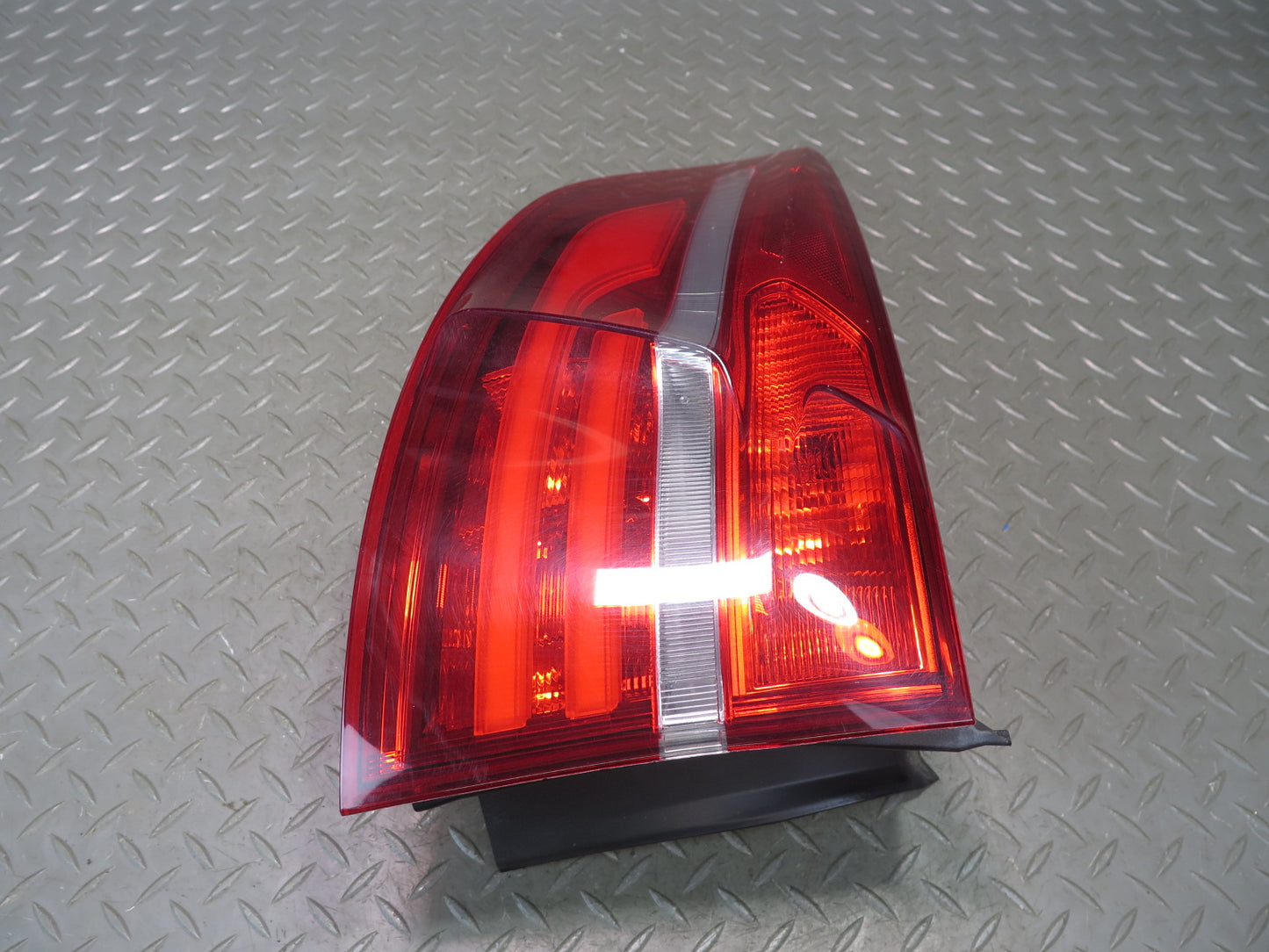 2013-2014 BMW E71 E72 X6 Rear Left Outer Tail Lid Light Lamp 7295003