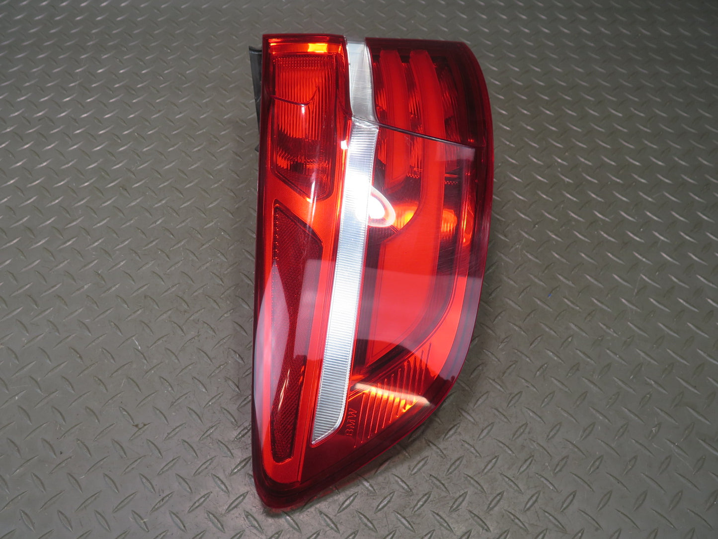 2013-2014 BMW E71 E72 X6 Rear Left Outer Tail Lid Light Lamp 7295003