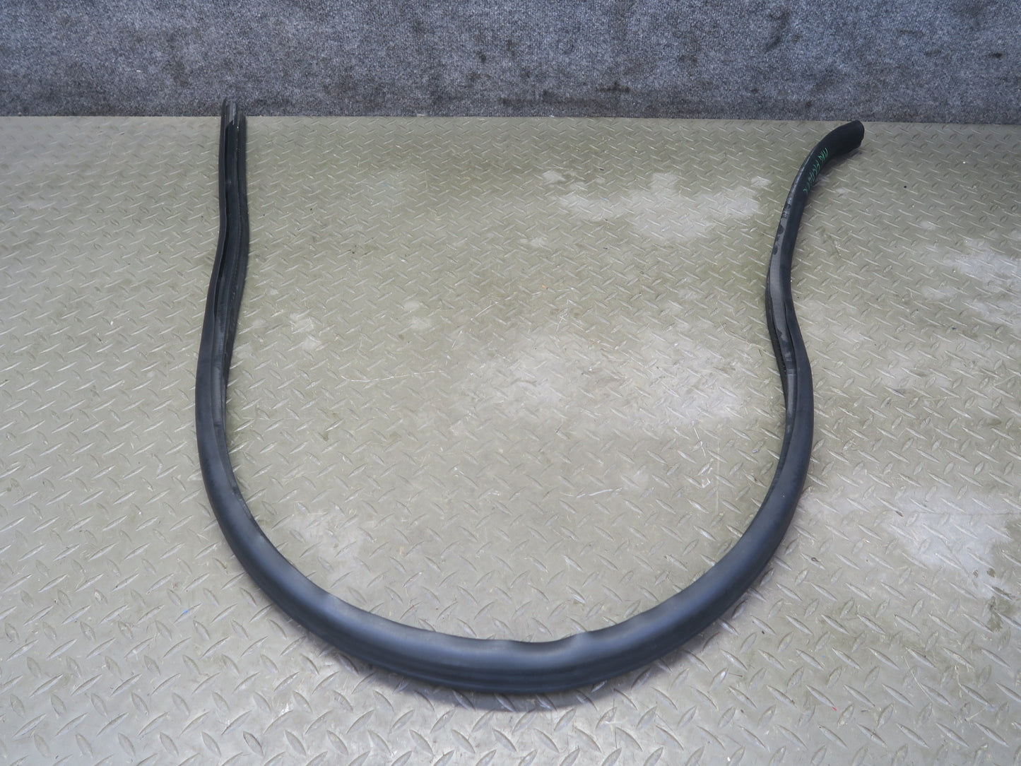 08-19 Maserati Granturismo M145 Right Door Weatherstrip Rubber Seal Gasket