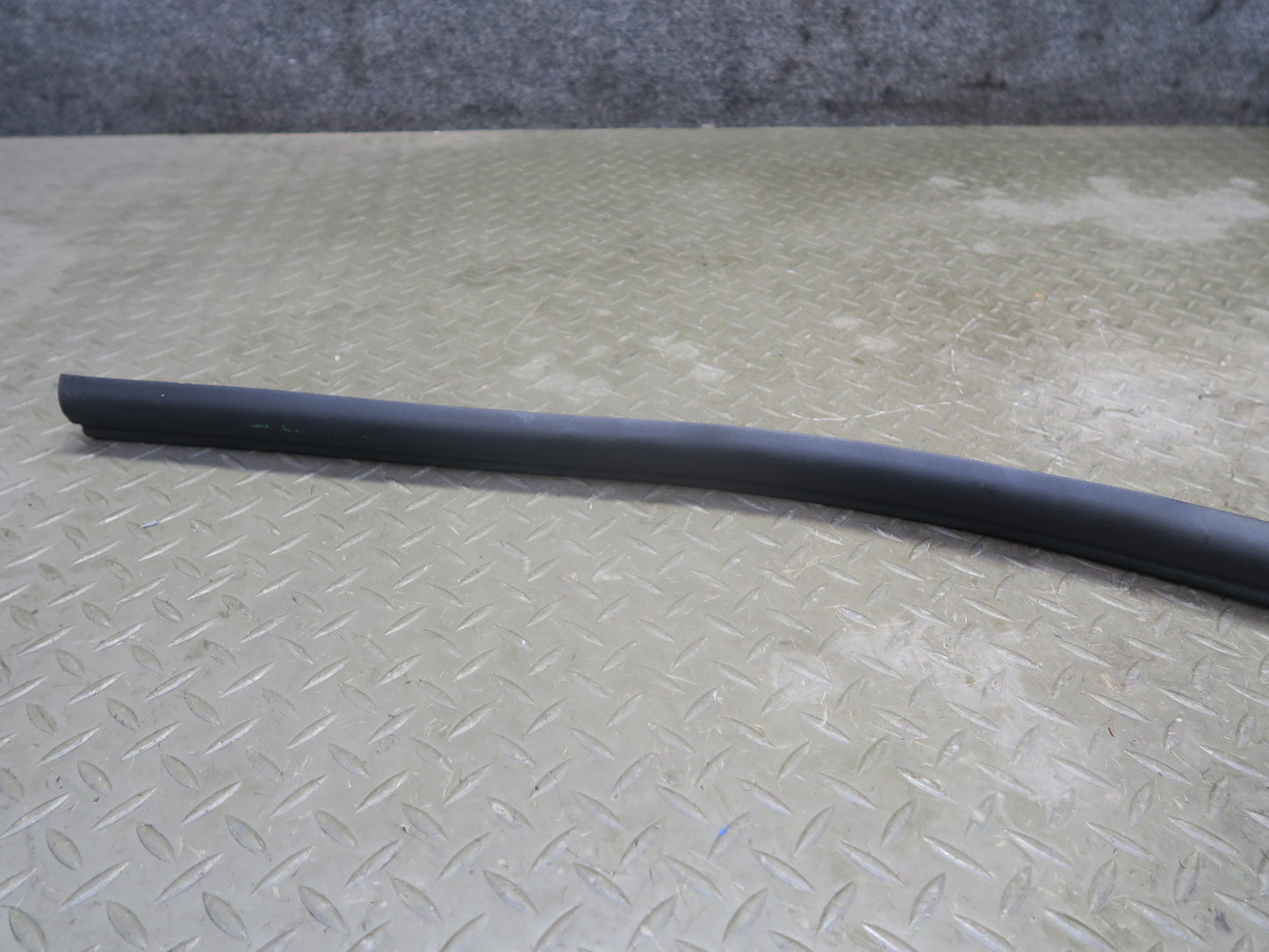 08-19 Maserati Granturismo M145 Right Door Weatherstrip Rubber Seal Gasket
