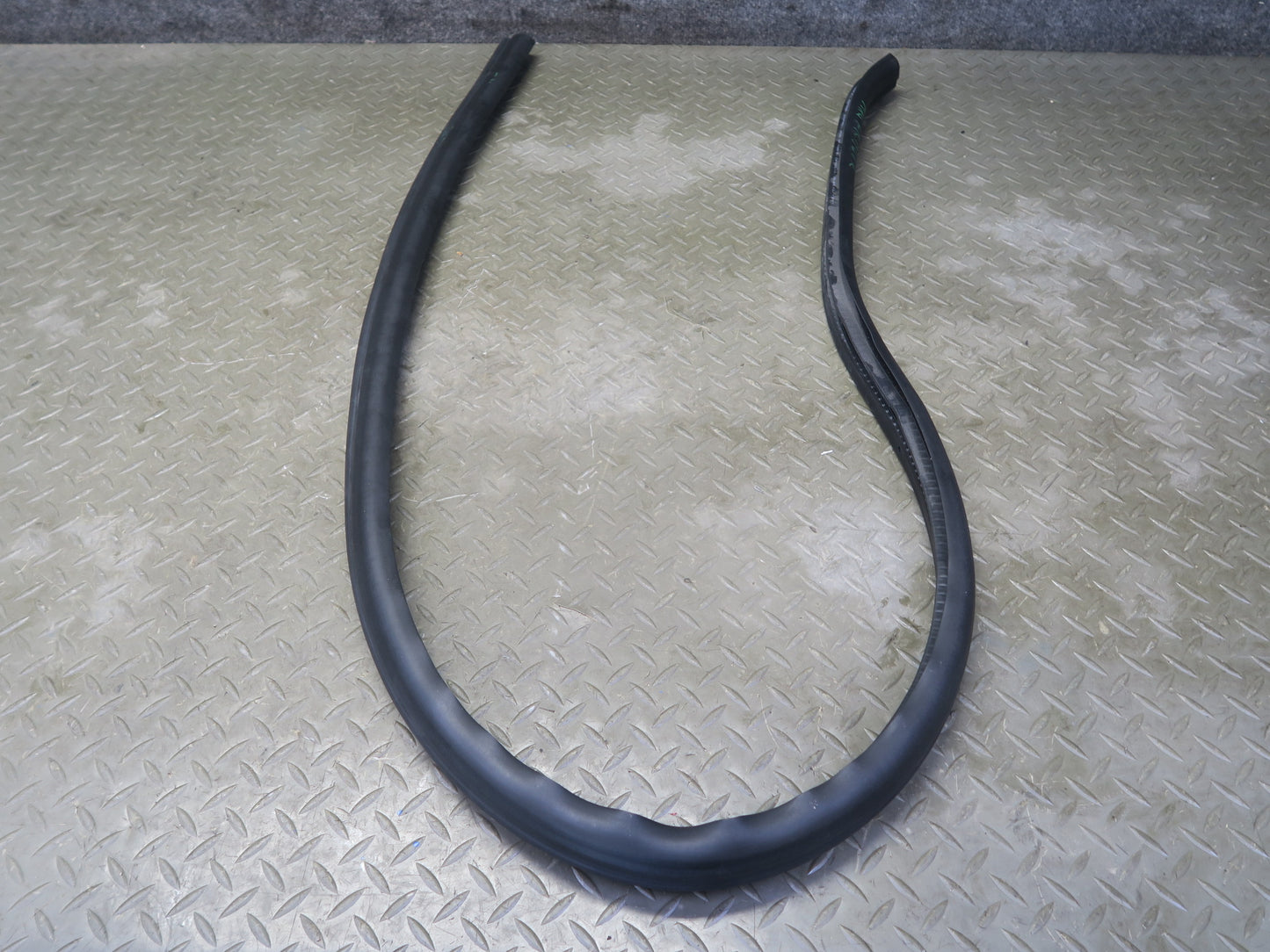 08-19 Maserati Granturismo M145 Right Door Weatherstrip Rubber Seal Gasket