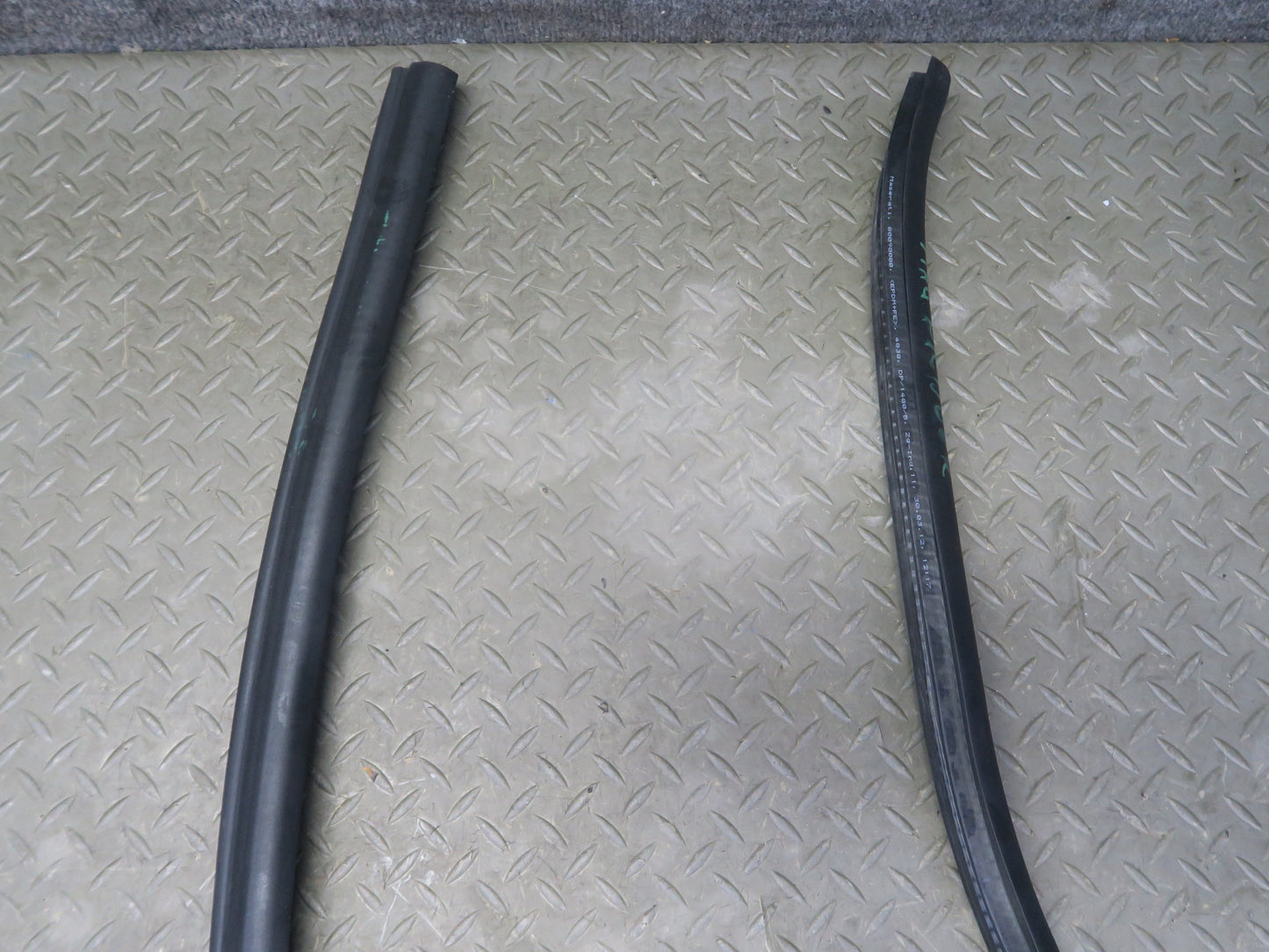 08-19 Maserati Granturismo M145 Right Door Weatherstrip Rubber Seal Gasket