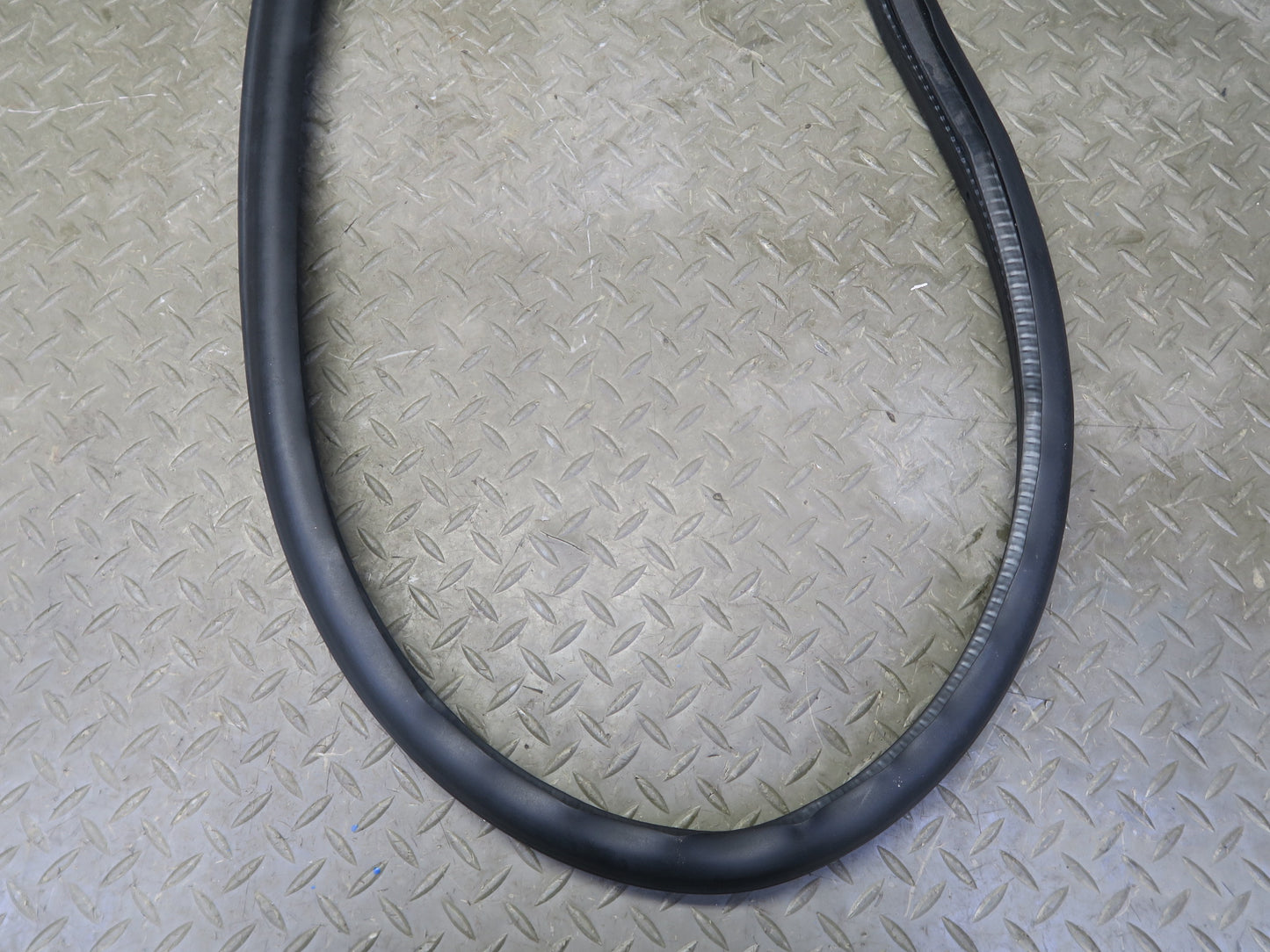 08-19 Maserati Granturismo M145 Right Door Weatherstrip Rubber Seal Gasket