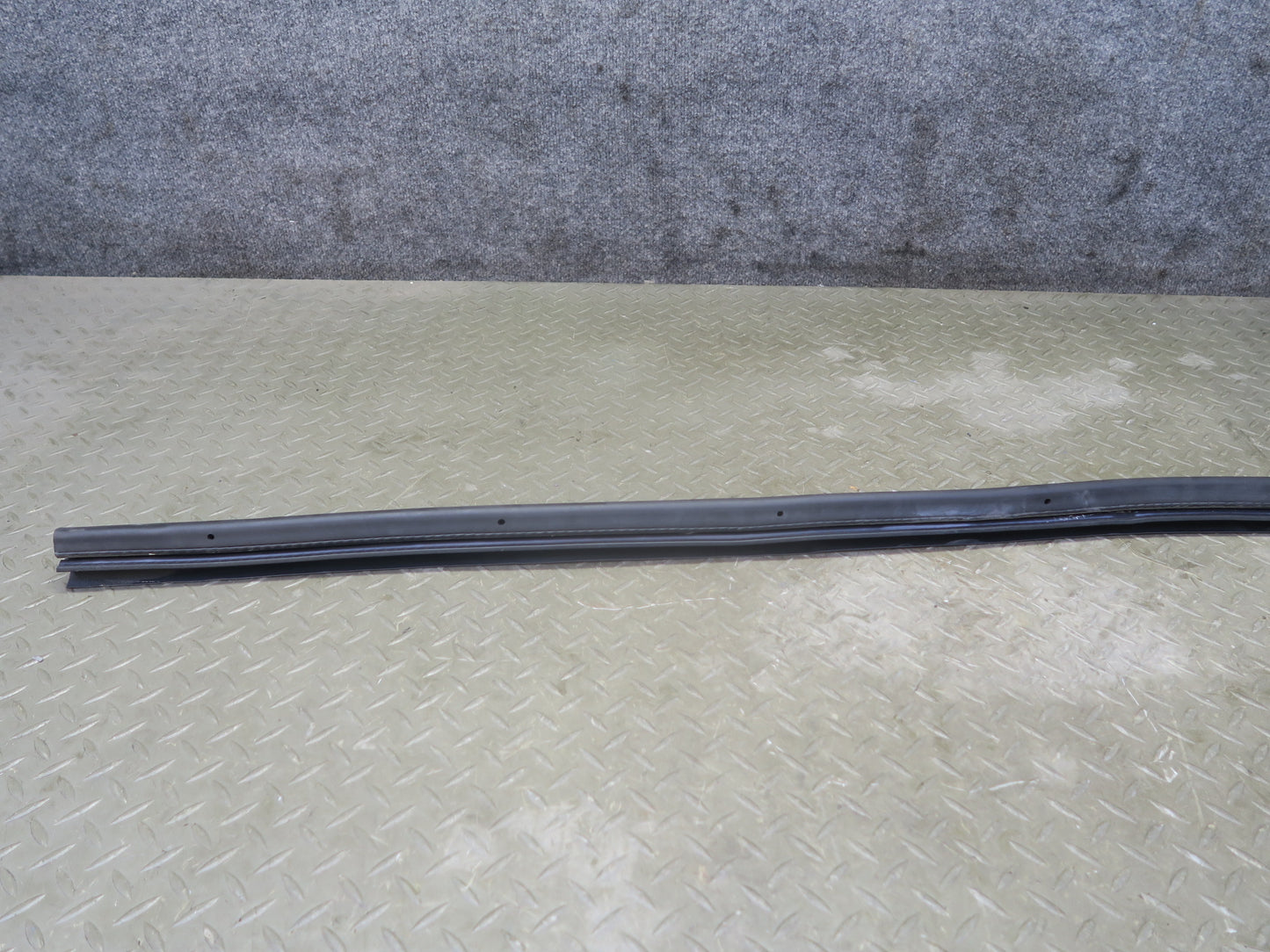 08-19 Maserati Granturismo M145 Right Door Weatherstrip Rubber Seal Gasket