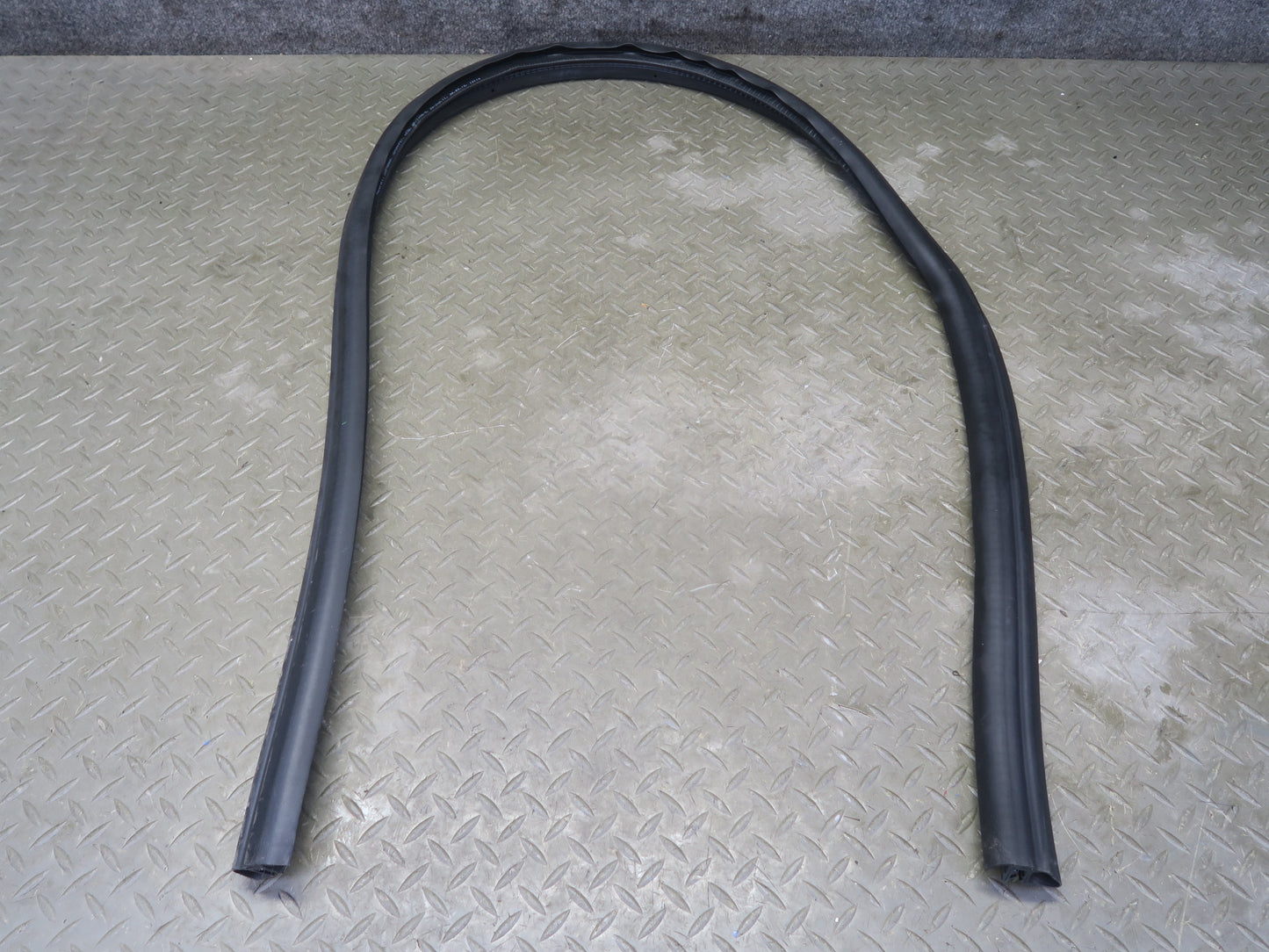 08-19 Maserati Granturismo M145 Left Door Weatherstrip Rubber Seal Gasket