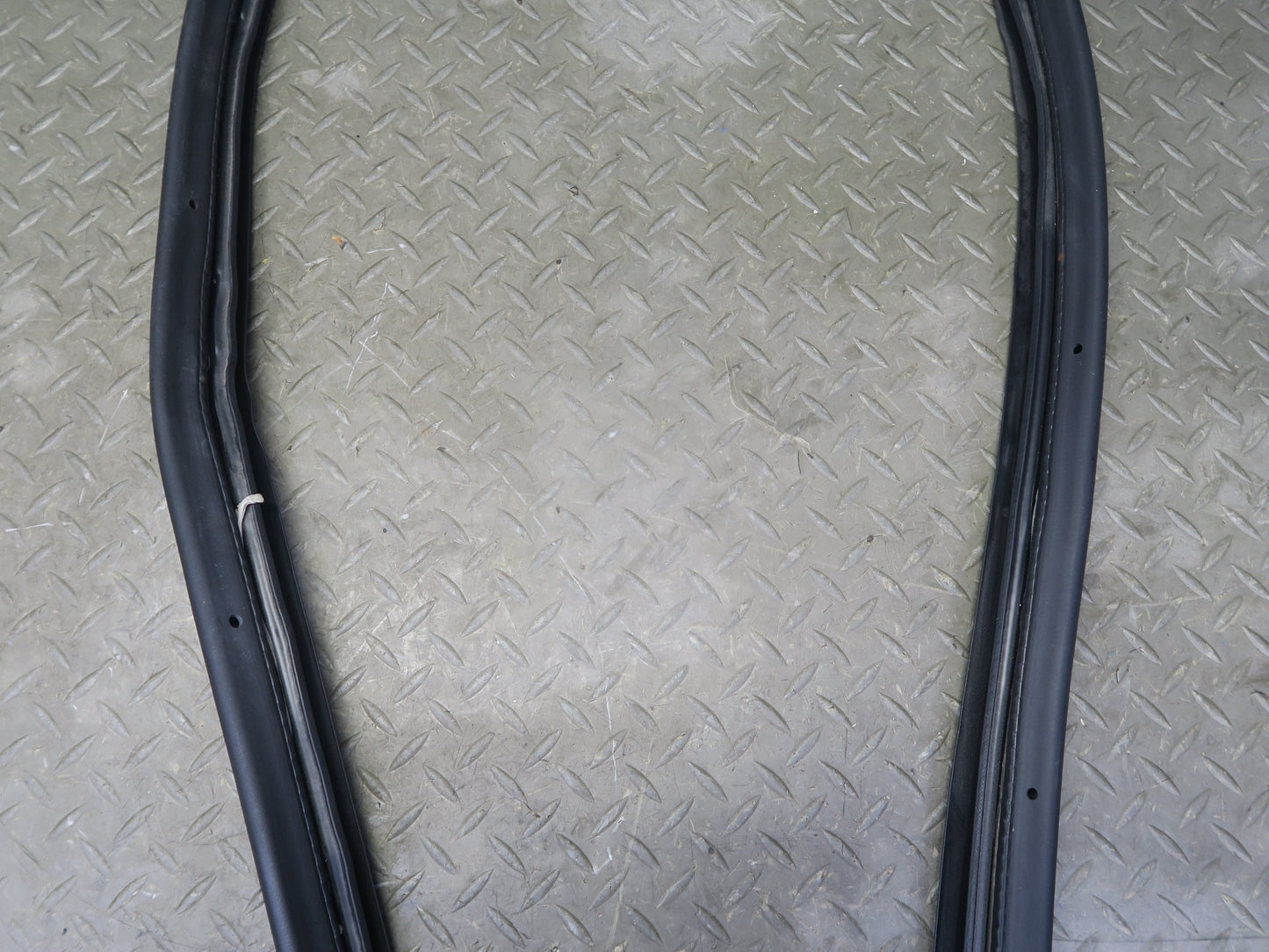 08-19 Maserati Granturismo M145 Left Door Weatherstrip Rubber Seal Gasket