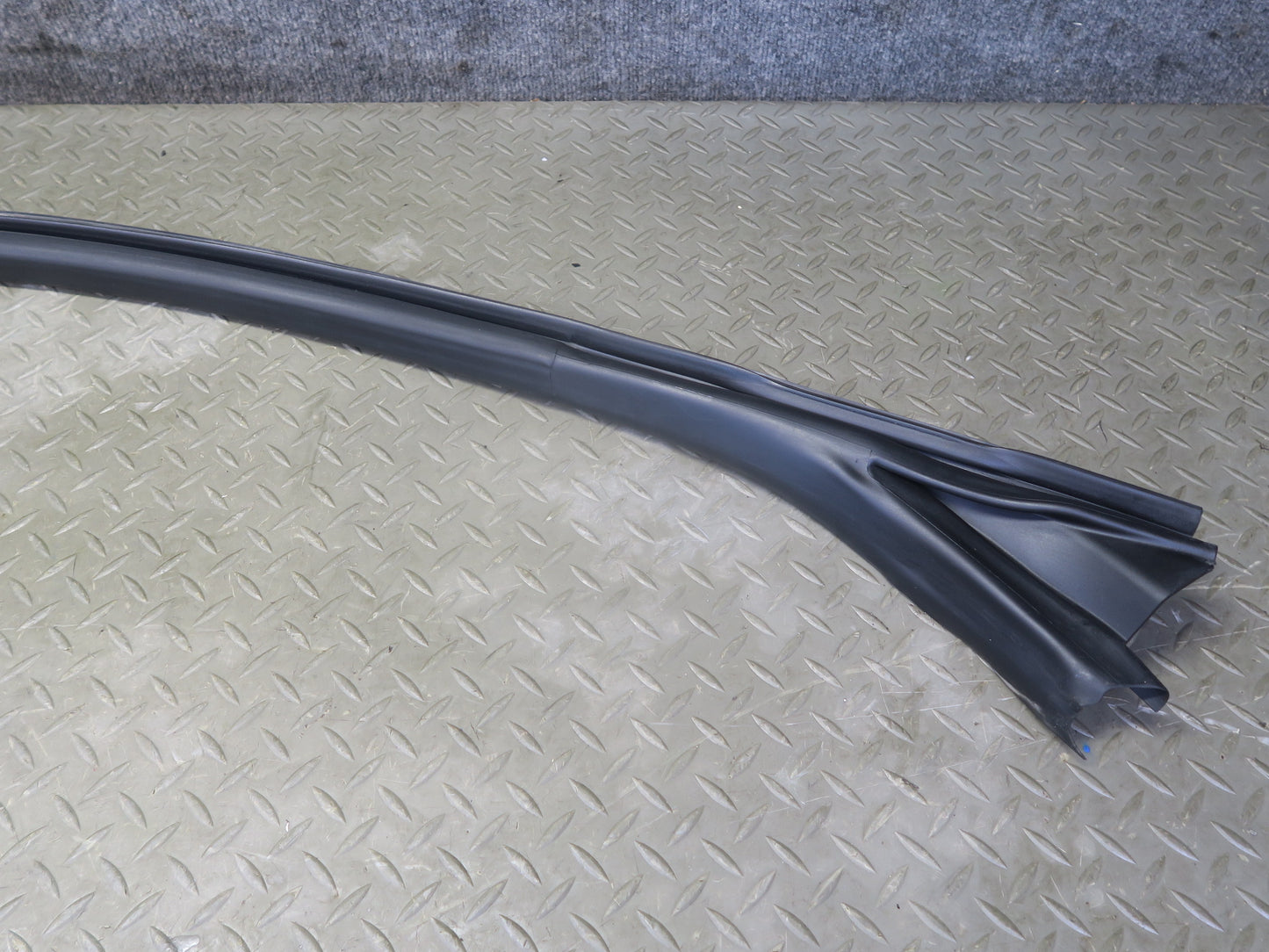 08-19 Maserati Granturismo M145 Right Door Upper Weatherstrip Rubber Seal Gasket