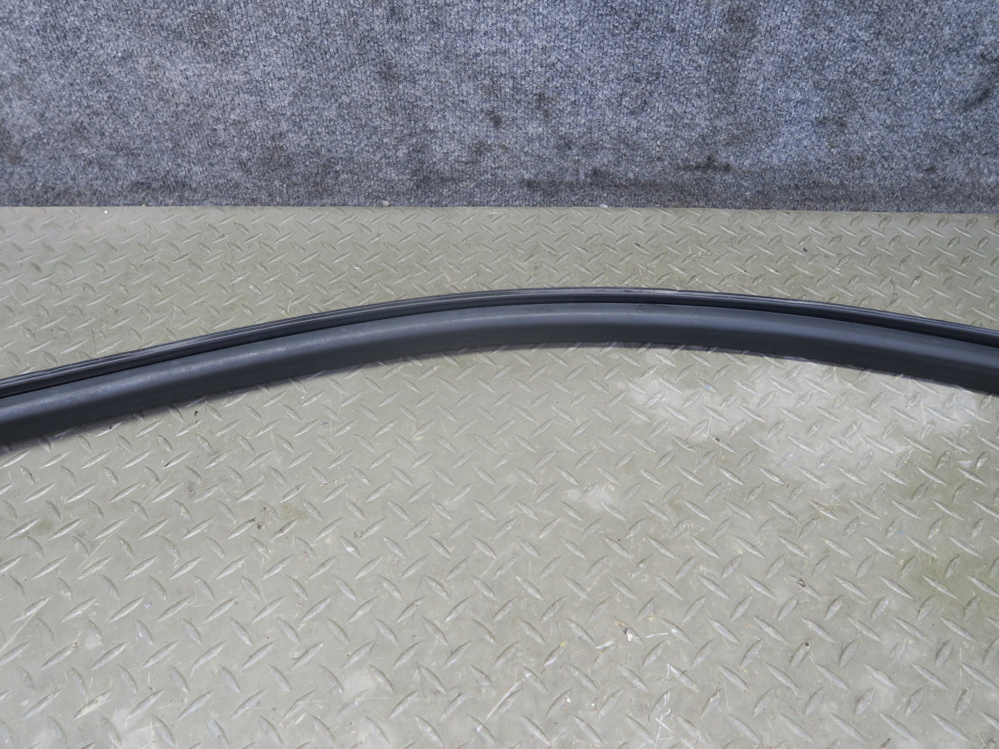08-19 Maserati Granturismo M145 Right Door Upper Weatherstrip Rubber Seal Gasket
