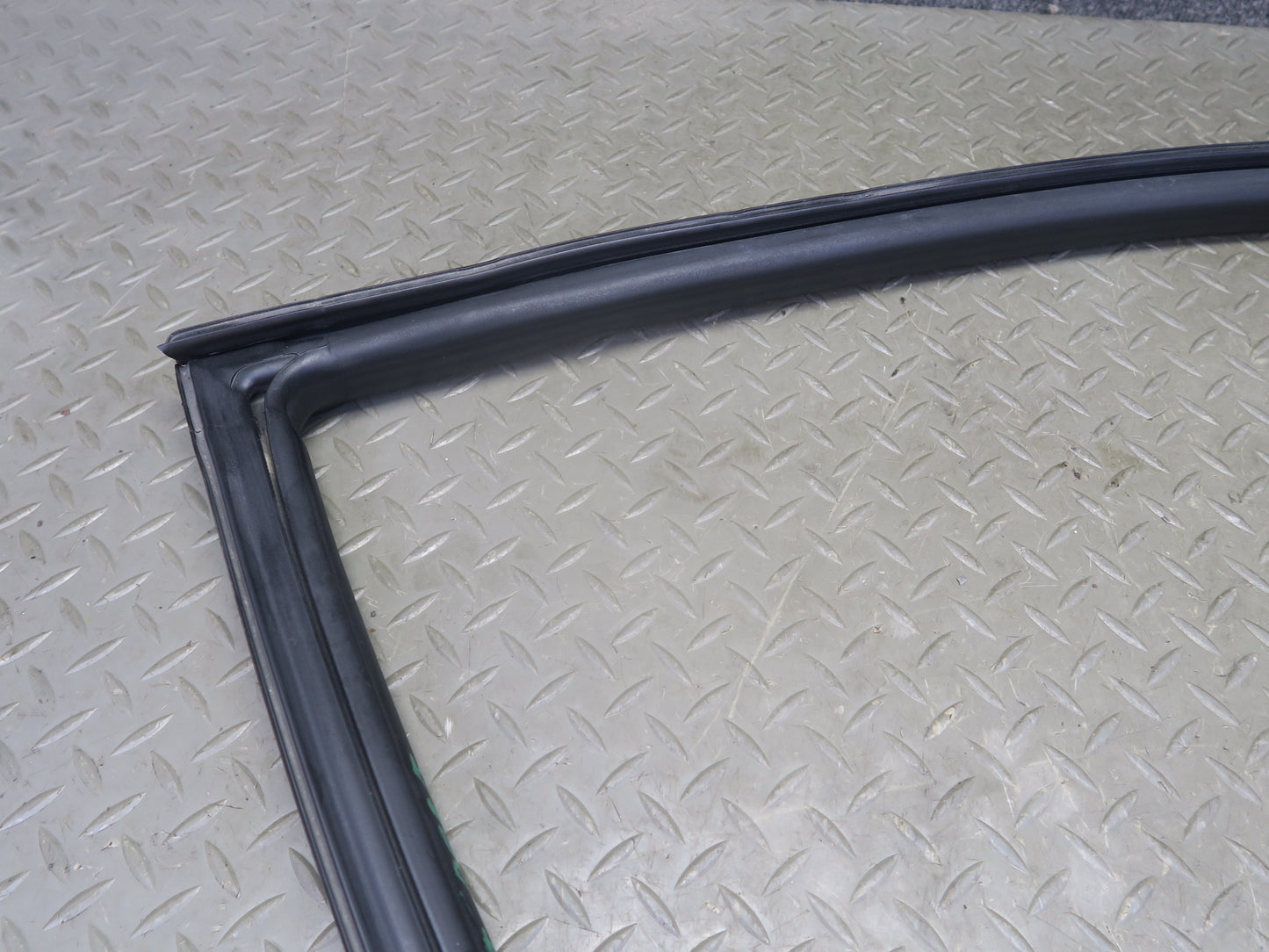 08-19 Maserati Granturismo M145 Right Door Upper Weatherstrip Rubber Seal Gasket