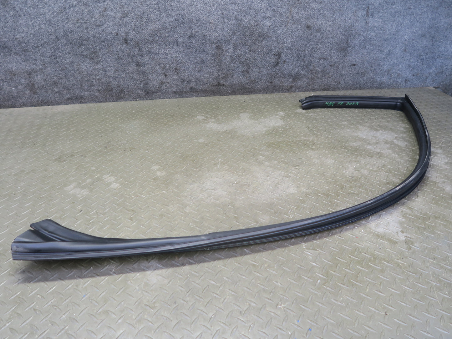 08-19 Maserati Granturismo M145 Right Door Upper Weatherstrip Rubber Seal Gasket