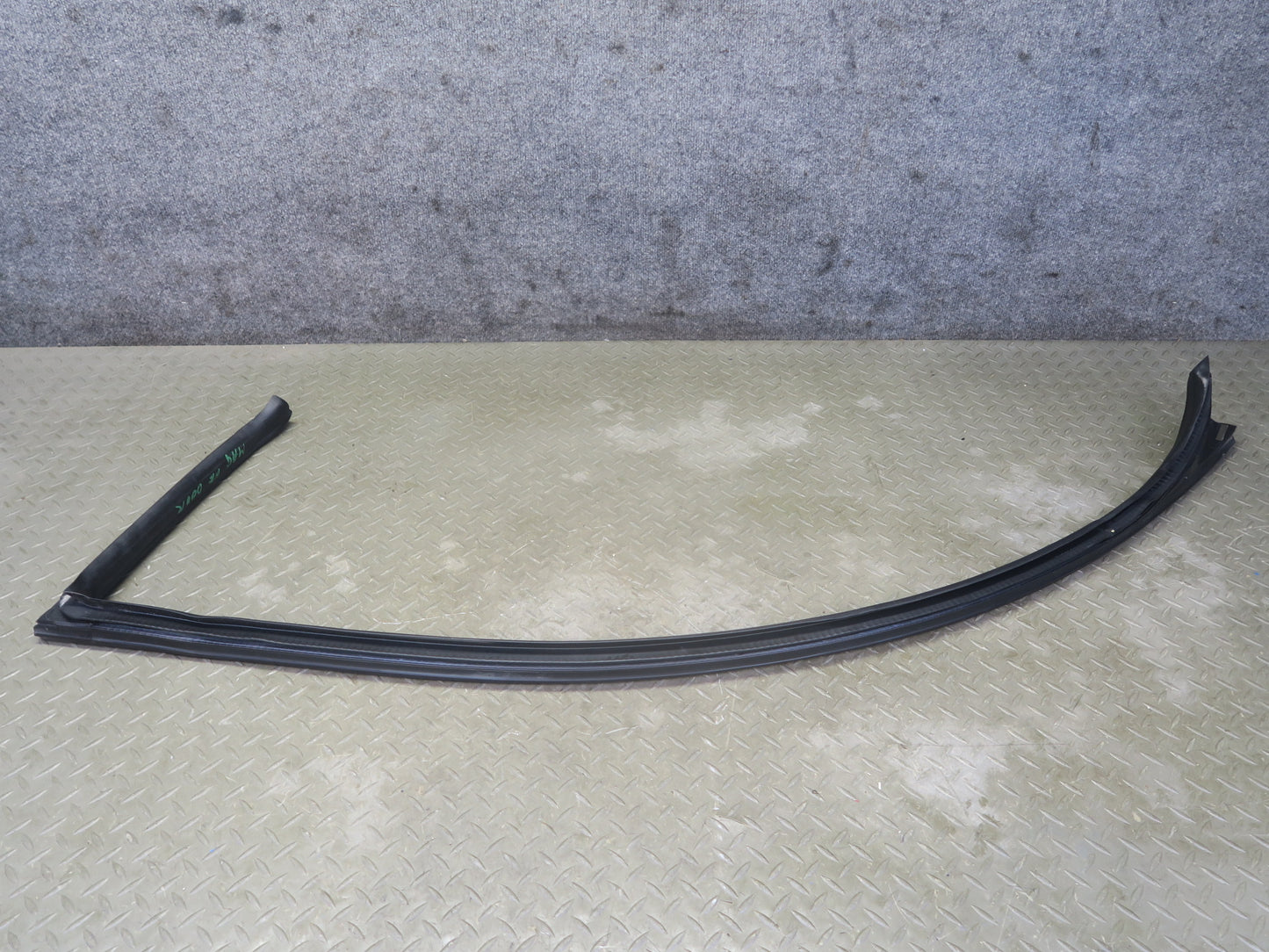 08-19 Maserati Granturismo M145 Right Door Upper Weatherstrip Rubber Seal Gasket
