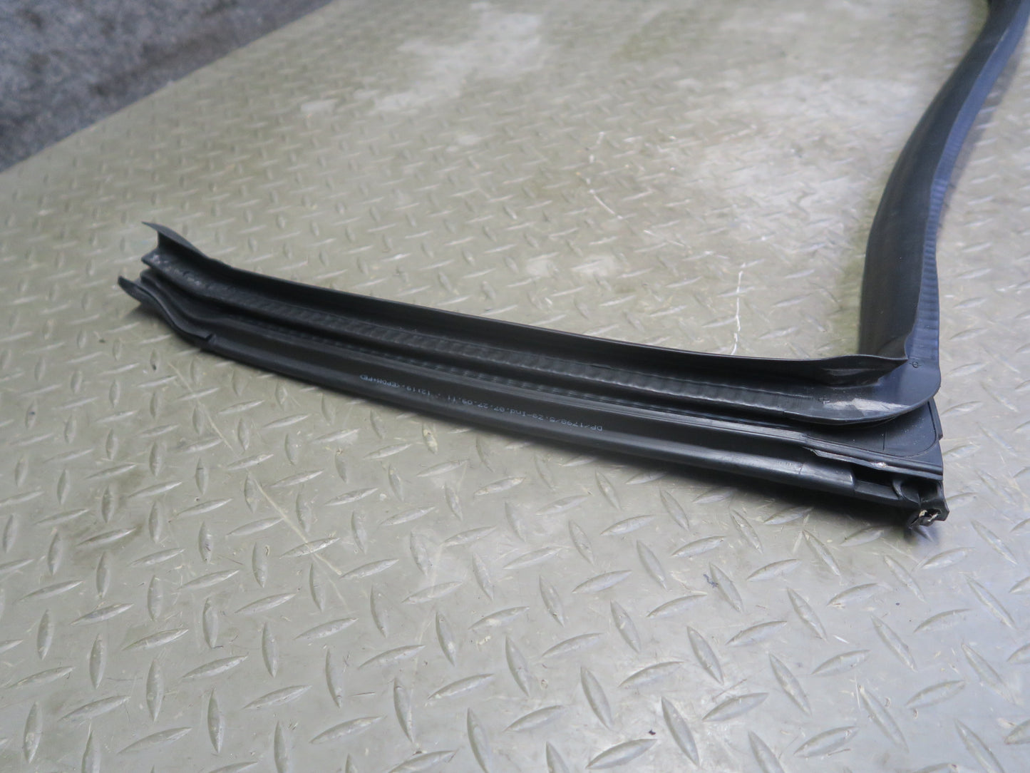 08-19 Maserati Granturismo M145 Right Door Upper Weatherstrip Rubber Seal Gasket