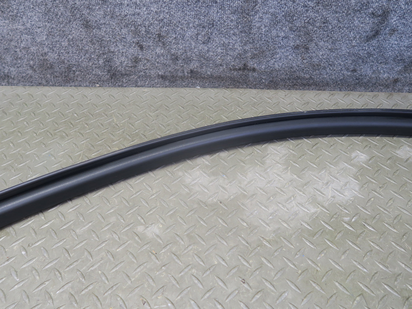 08-19 Maserati Granturismo M145 Left Door Upper Weatherstrip Rubber Seal Gasket