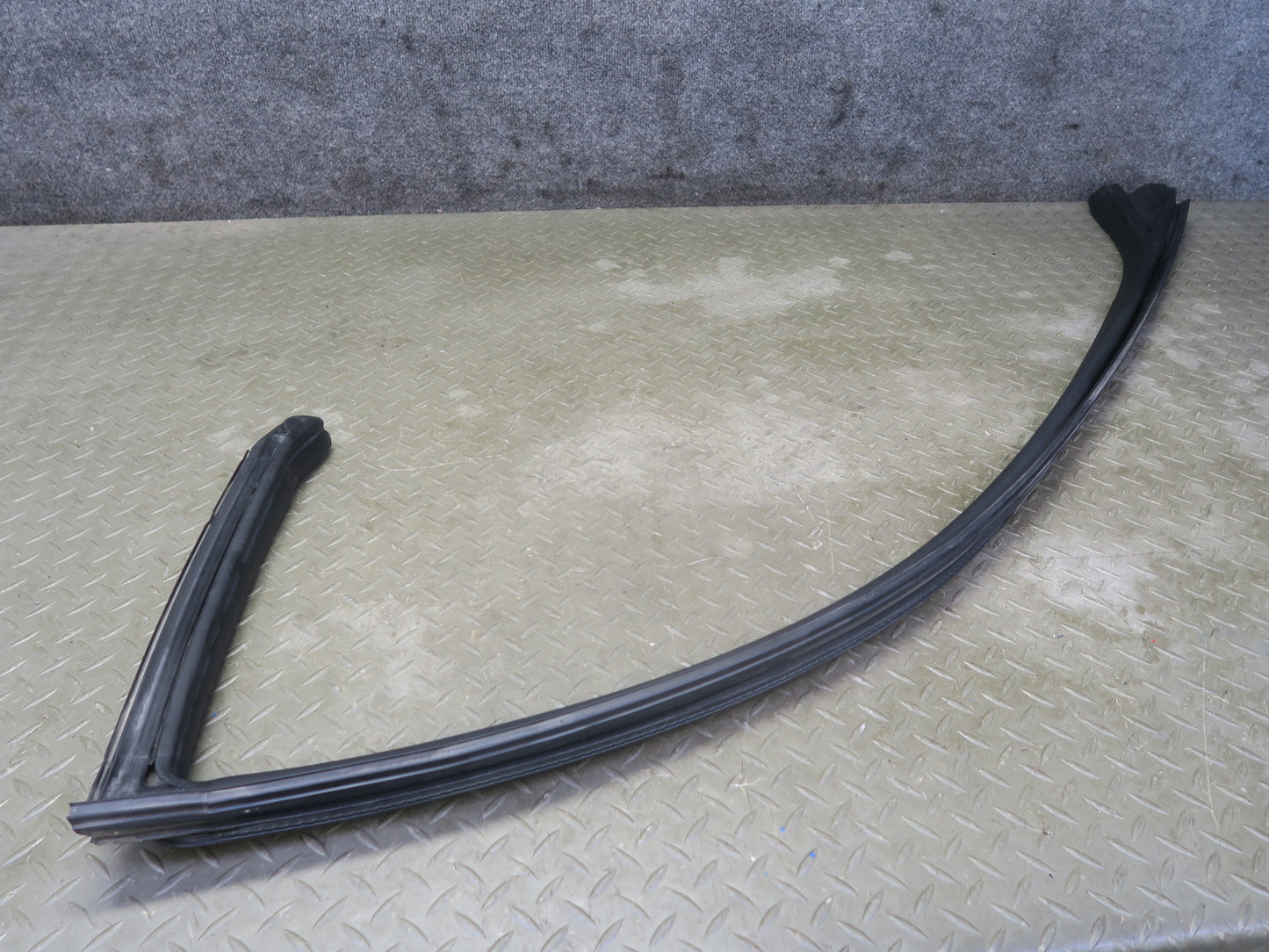 08-19 Maserati Granturismo M145 Left Door Upper Weatherstrip Rubber Seal Gasket