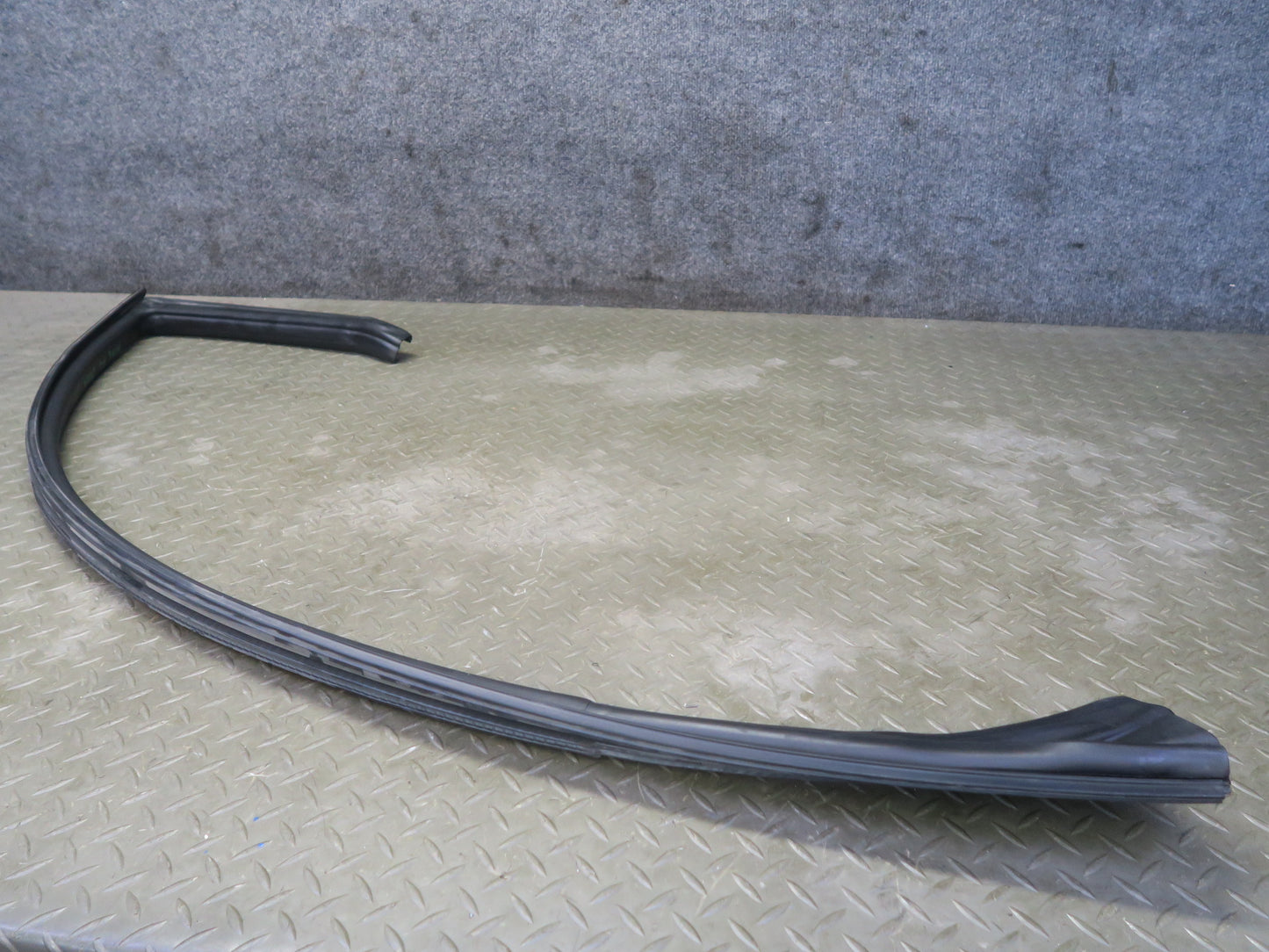 08-19 Maserati Granturismo M145 Left Door Upper Weatherstrip Rubber Seal Gasket