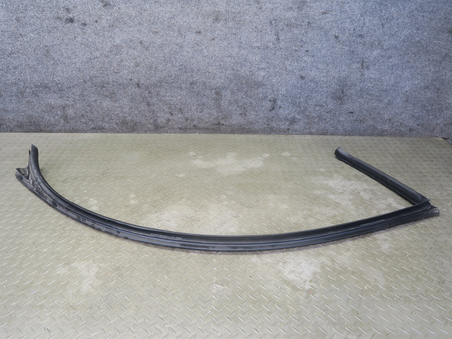 08-19 Maserati Granturismo M145 Left Door Upper Weatherstrip Rubber Seal Gasket