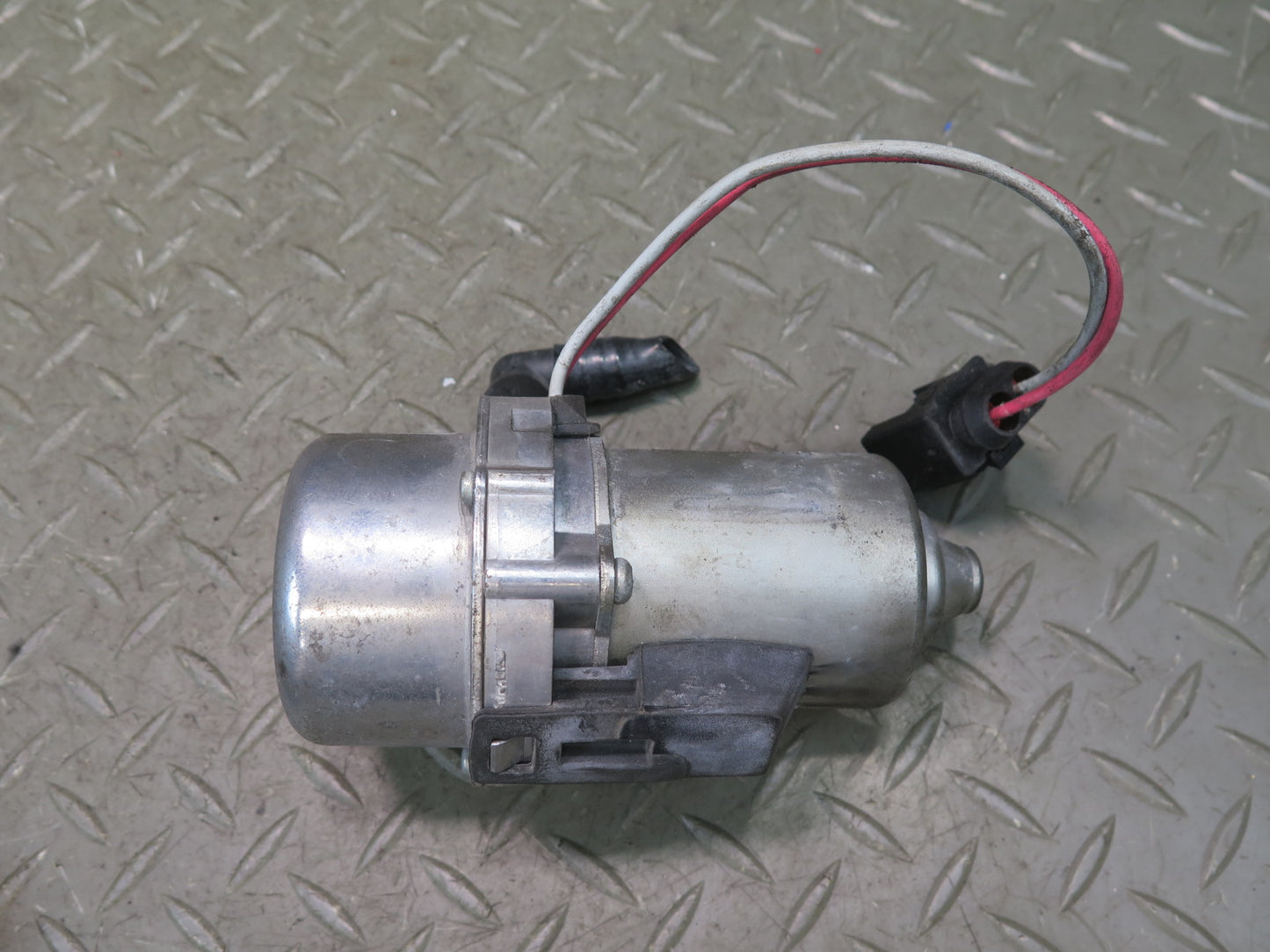 2008-2013 BMW E90 E92 E93 M3 Brake Booster Vacuum Pump 2283333