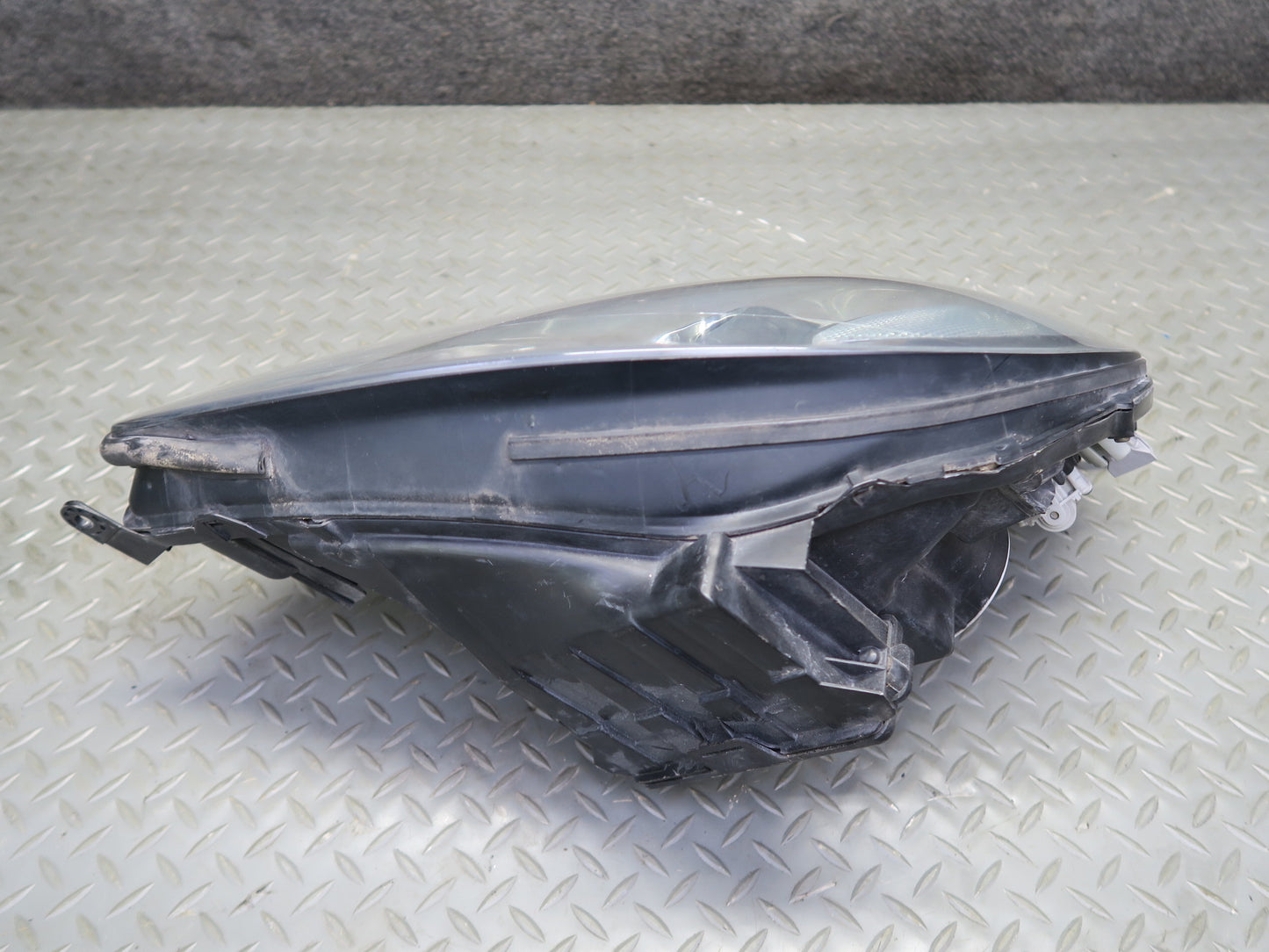 02-05 Lexus UZZ40L SC430 Left Driver Side Halogen Headlight Lamp Assembly OEM