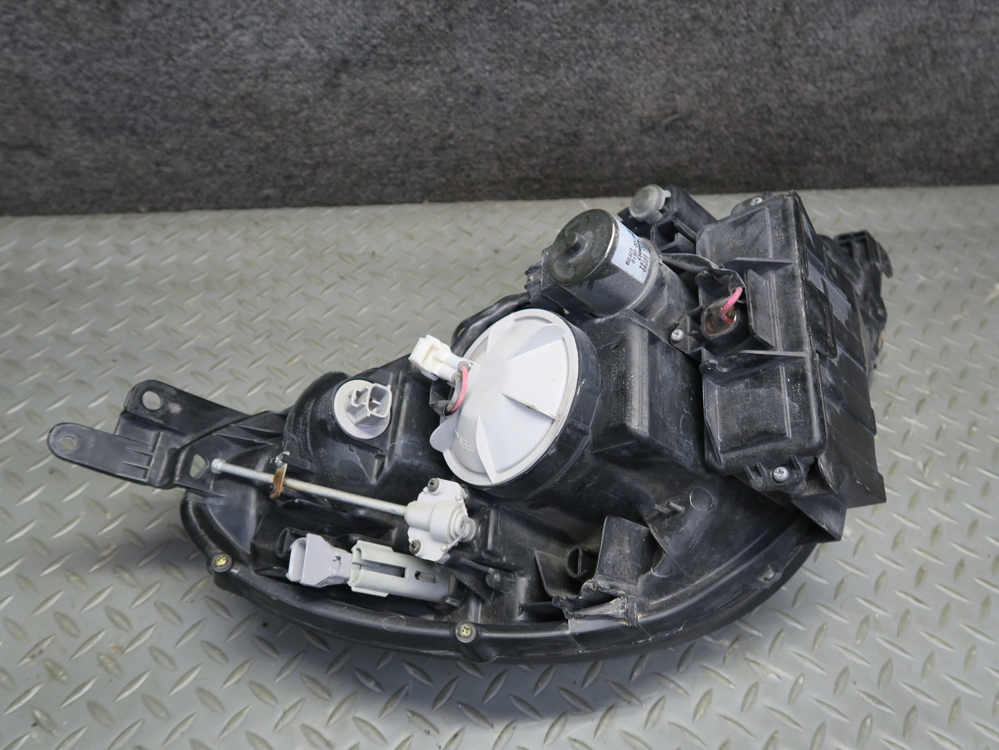 02-05 Lexus UZZ40L SC430 Left Driver Side Halogen Headlight Lamp Assembly OEM