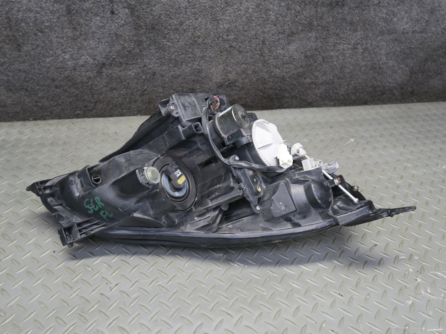 02-05 Lexus UZZ40L SC430 Left Driver Side Halogen Headlight Lamp Assembly OEM
