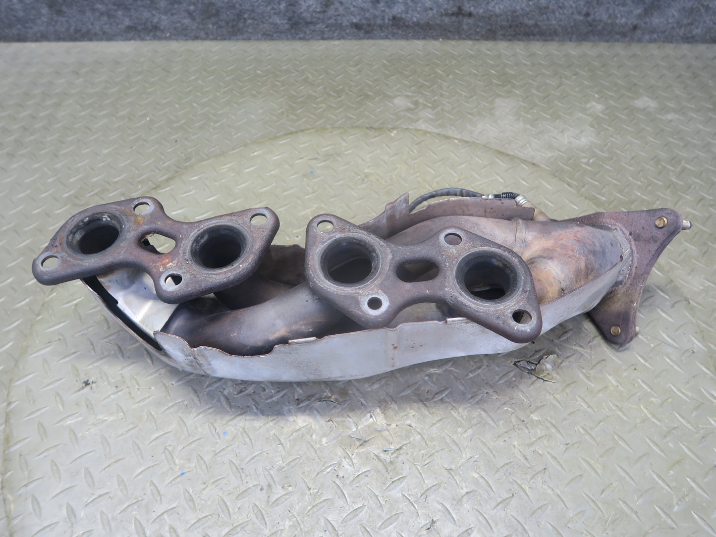 98-00 Lexus UCF20L LS400 1UZFE Left Exhaust Manifold w O2 Oxygen Sensor OEM