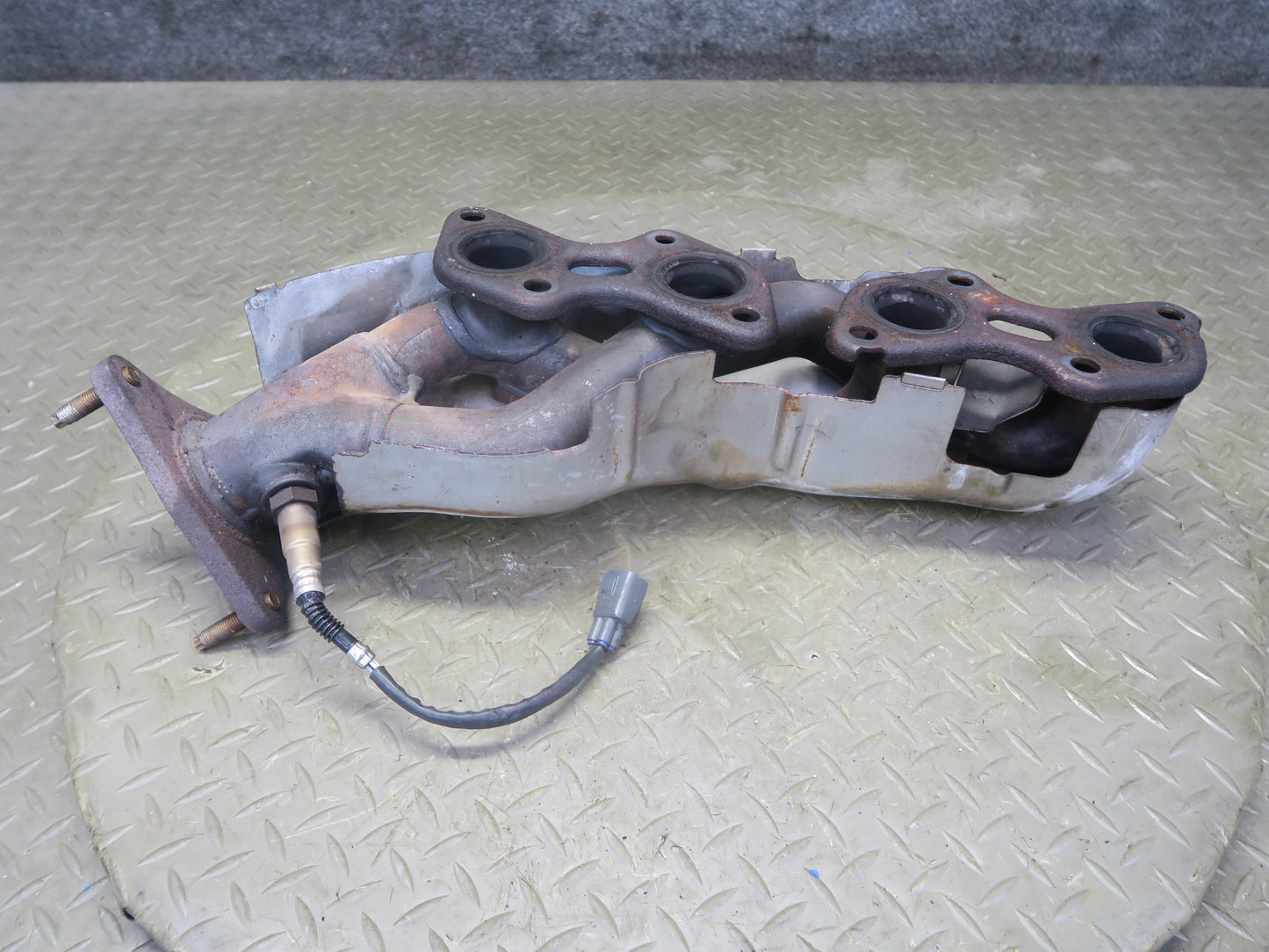 98-00 Lexus UCF20L LS400 1UZFE Left Exhaust Manifold w O2 Oxygen Sensor OEM