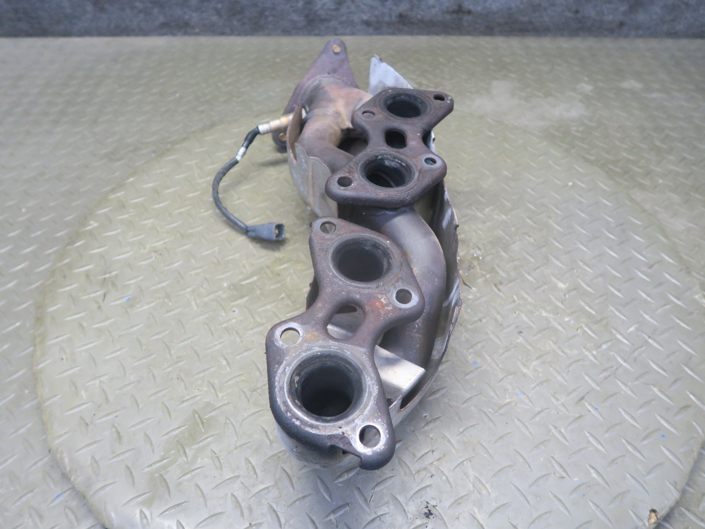 98-00 Lexus UCF20L LS400 1UZFE Left Exhaust Manifold w O2 Oxygen Sensor OEM