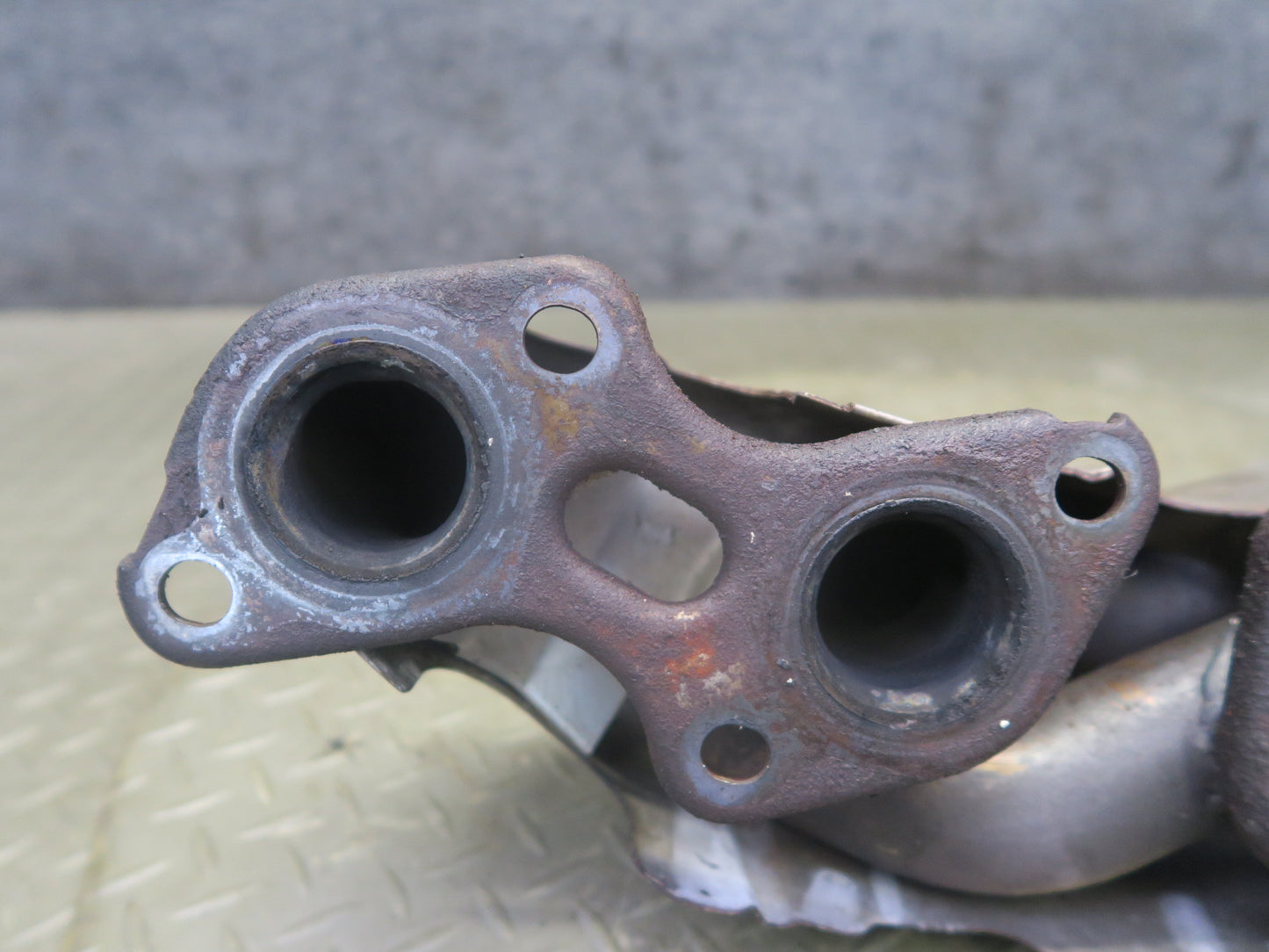 98-00 Lexus UCF20L LS400 1UZFE Left Exhaust Manifold w O2 Oxygen Sensor OEM