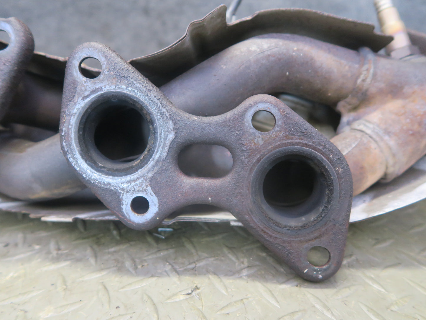 98-00 Lexus UCF20L LS400 1UZFE Left Exhaust Manifold w O2 Oxygen Sensor OEM