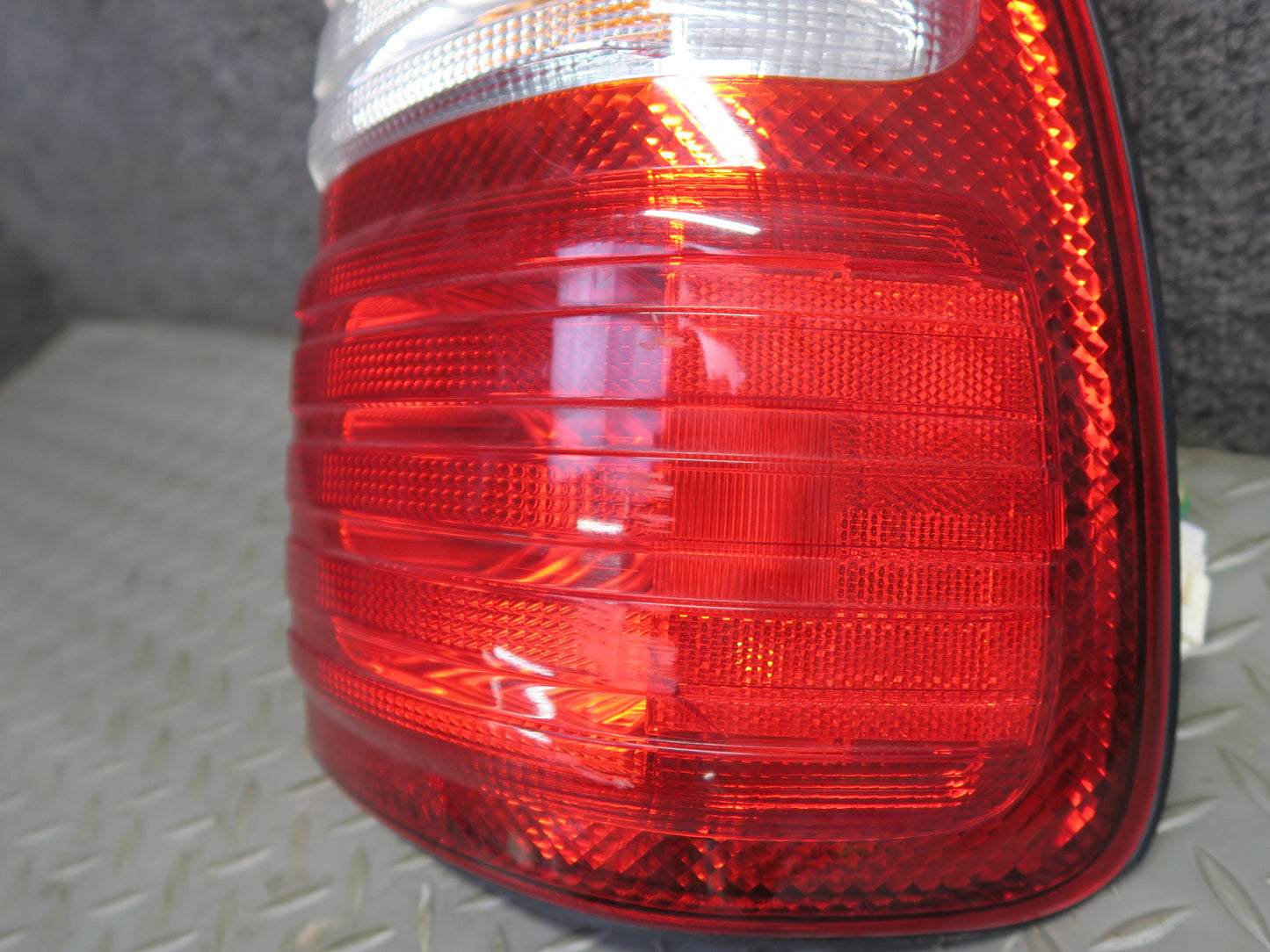 2005-2007 Lexus UZJ100L LX470 Rear Inner & Outer Tail Light Lamp Set of 4
