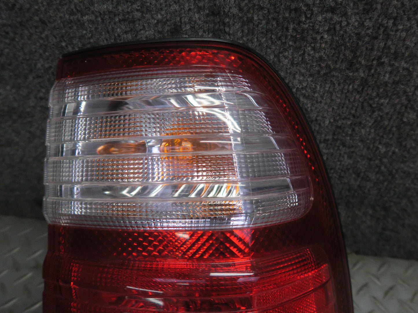 2005-2007 Lexus UZJ100L LX470 Rear Inner & Outer Tail Light Lamp Set of 4