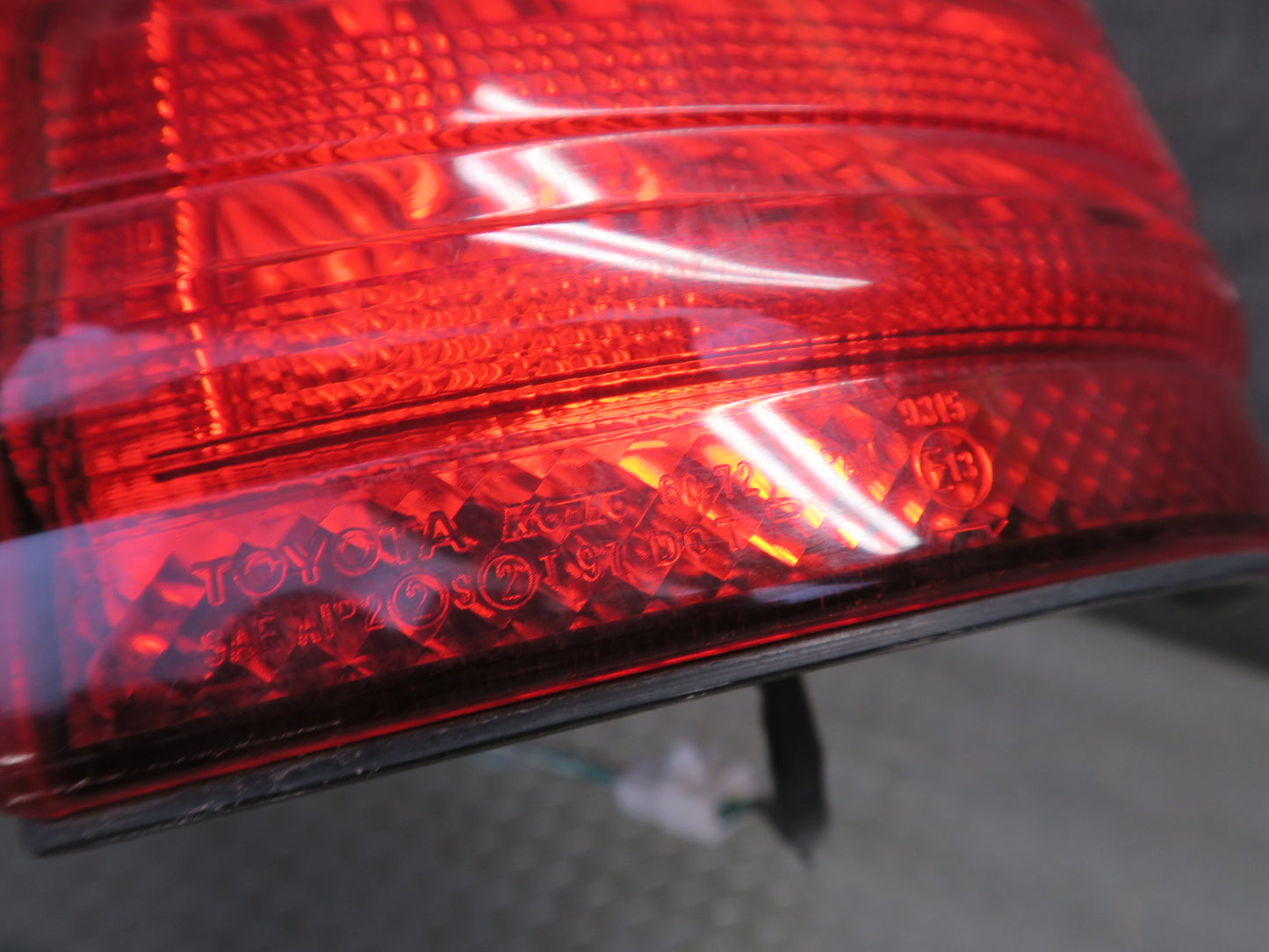 2005-2007 Lexus UZJ100L LX470 Rear Inner & Outer Tail Light Lamp Set of 4