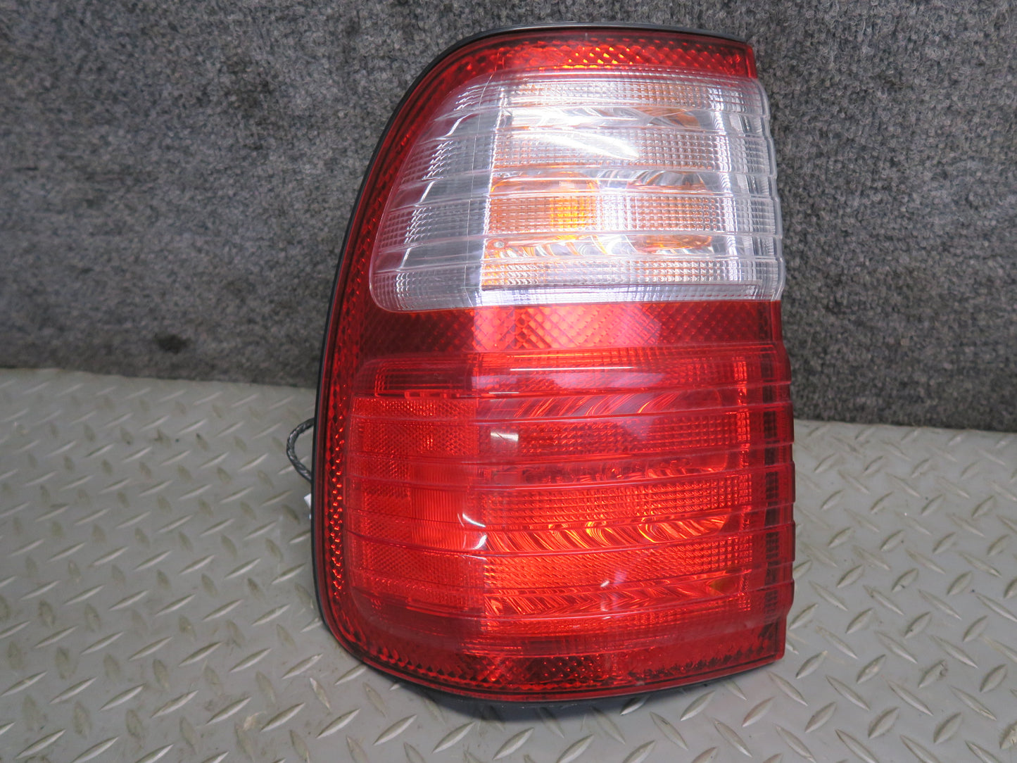 2005-2007 Lexus UZJ100L LX470 Rear Inner & Outer Tail Light Lamp Set of 4