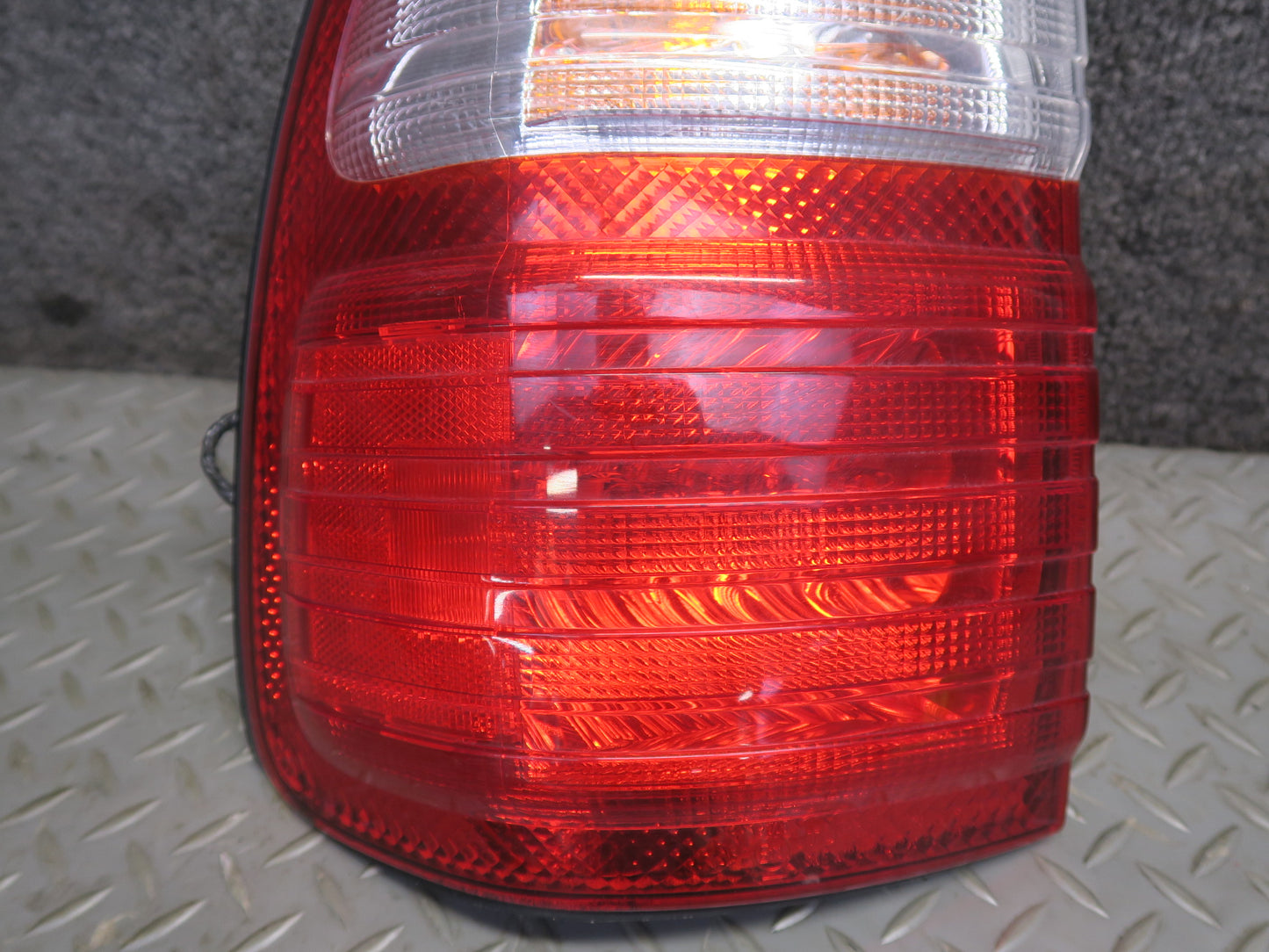 2005-2007 Lexus UZJ100L LX470 Rear Inner & Outer Tail Light Lamp Set of 4