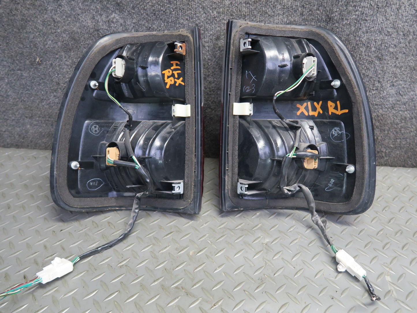 2005-2007 Lexus UZJ100L LX470 Rear Inner & Outer Tail Light Lamp Set of 4