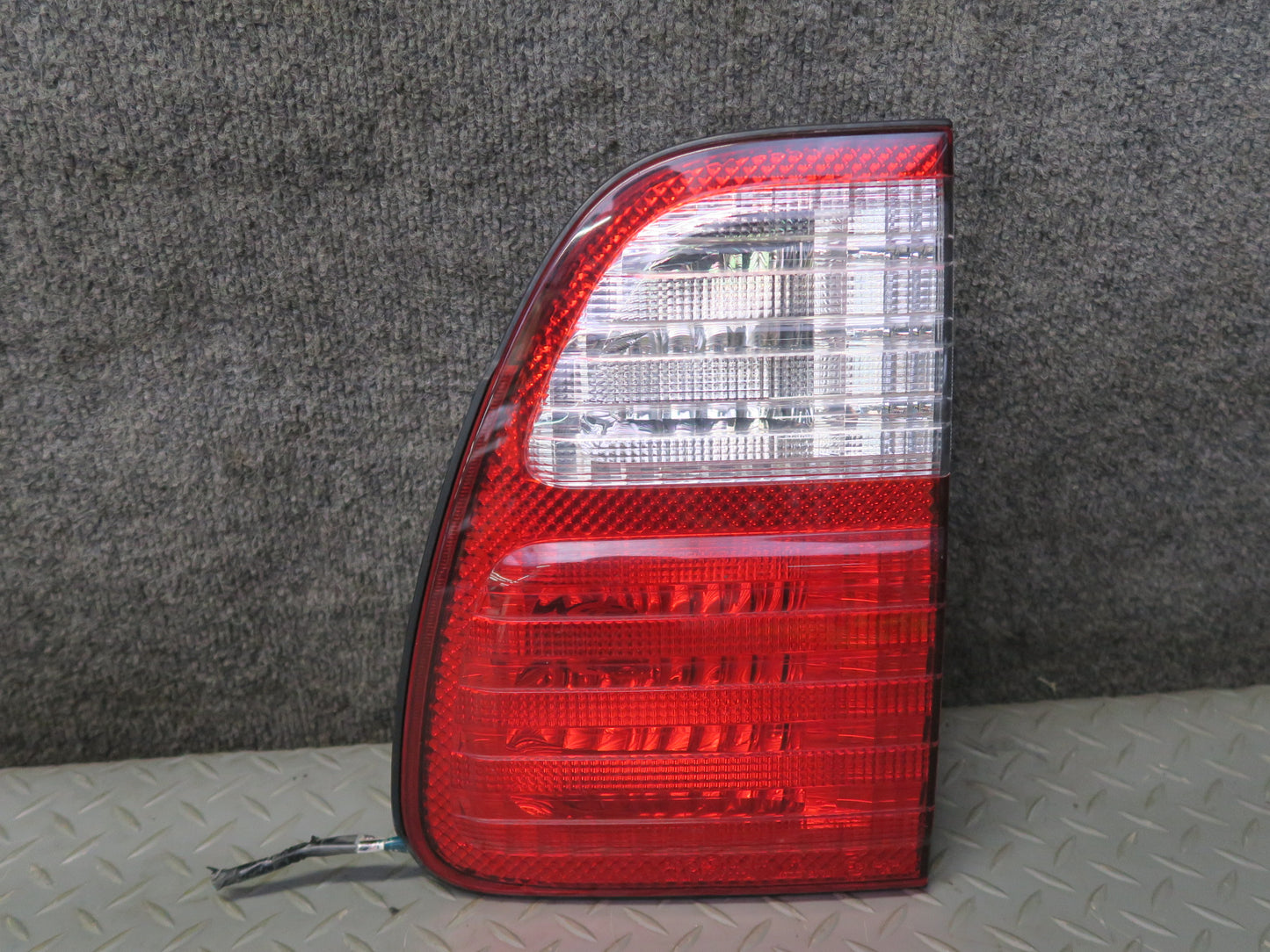 2005-2007 Lexus UZJ100L LX470 Rear Inner & Outer Tail Light Lamp Set of 4