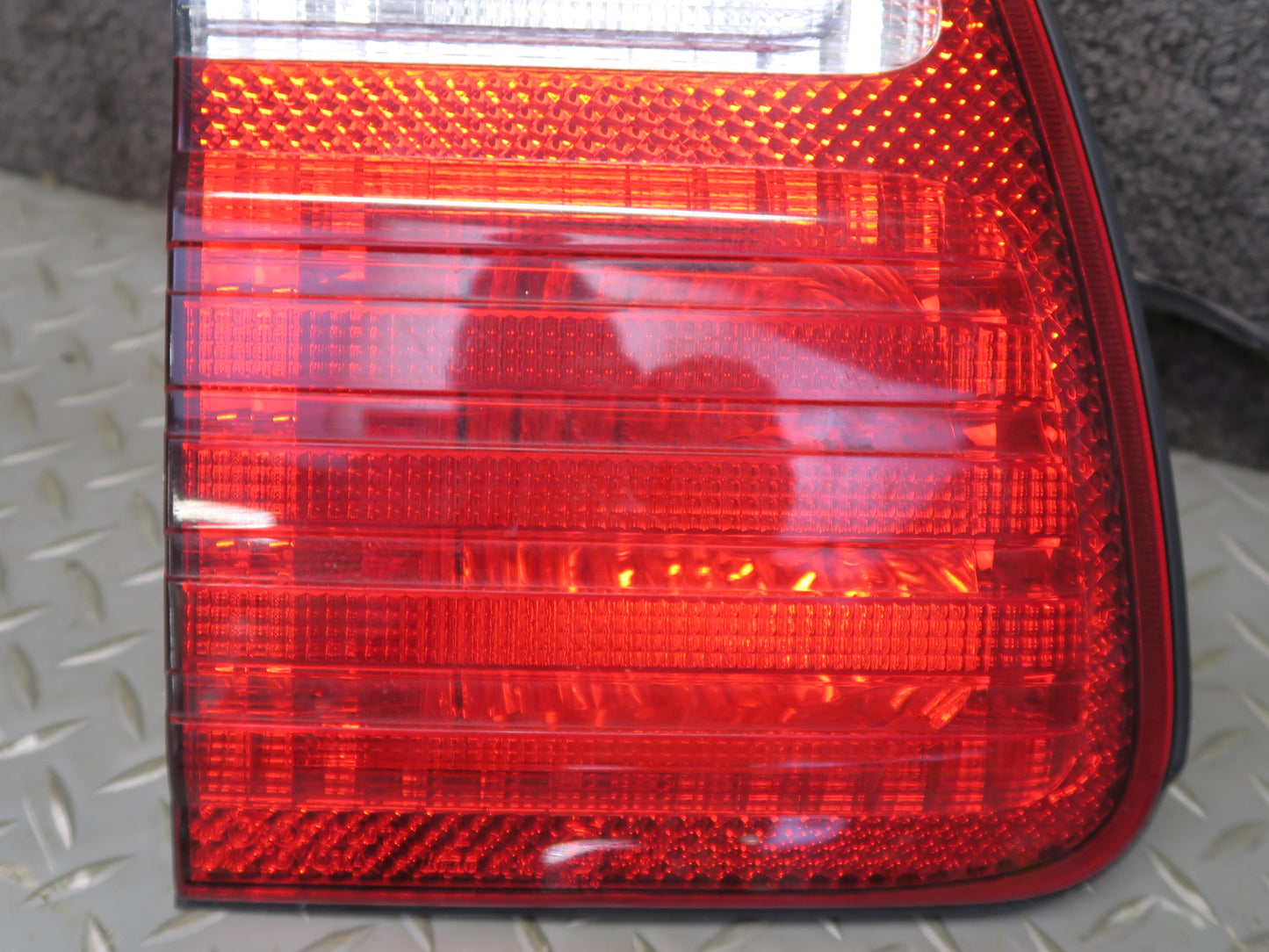 2005-2007 Lexus UZJ100L LX470 Rear Inner & Outer Tail Light Lamp Set of 4