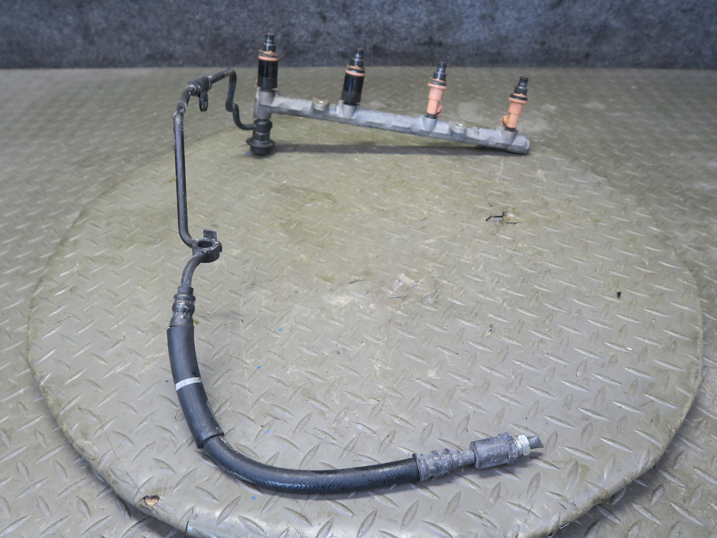 98-00 Lexus UCF20L LS400 1UZFE 4.0L Fuel Rail w Injector Set Assembly OEM