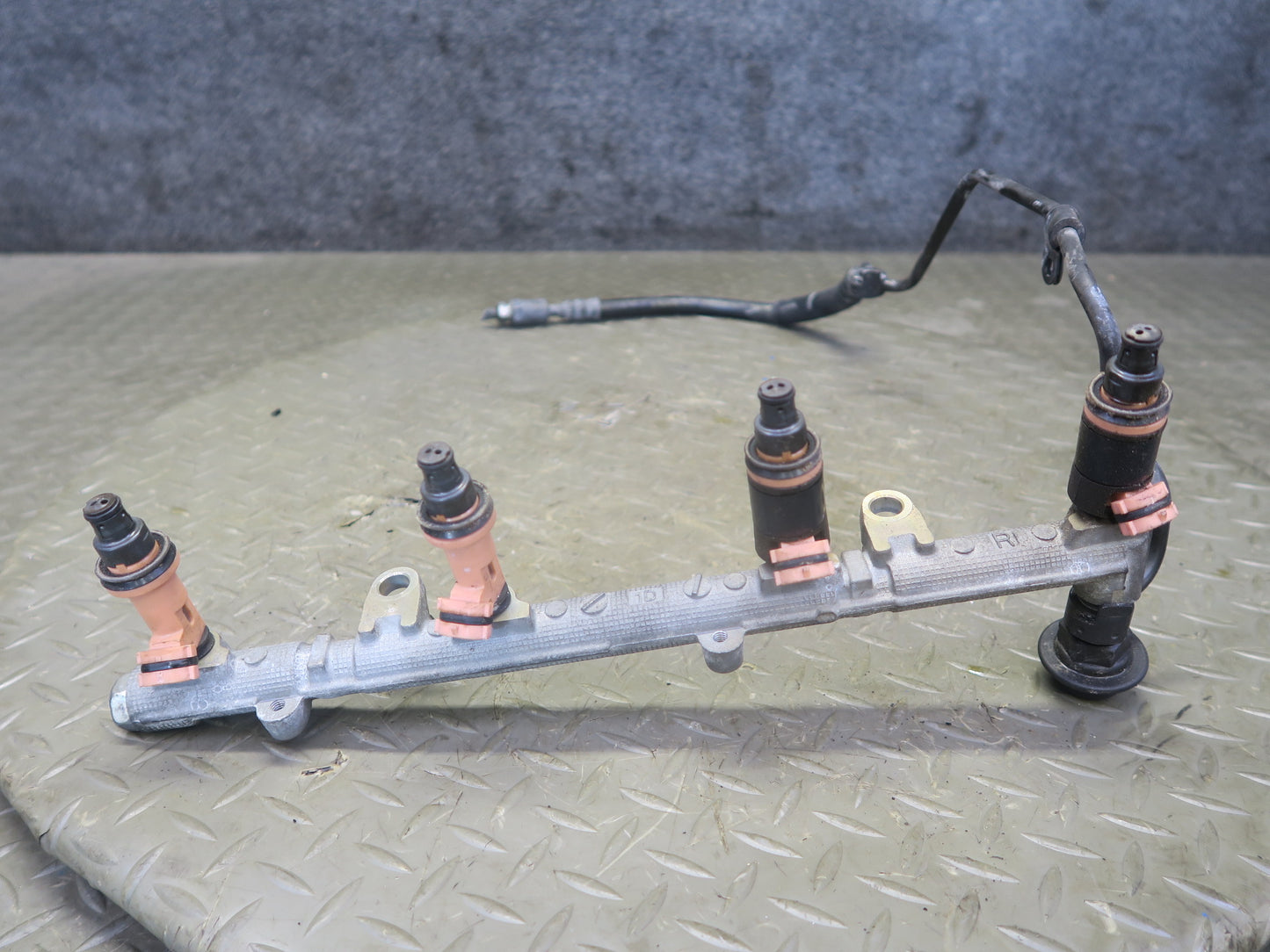 98-00 Lexus UCF20L LS400 1UZFE 4.0L Fuel Rail w Injector Set Assembly OEM