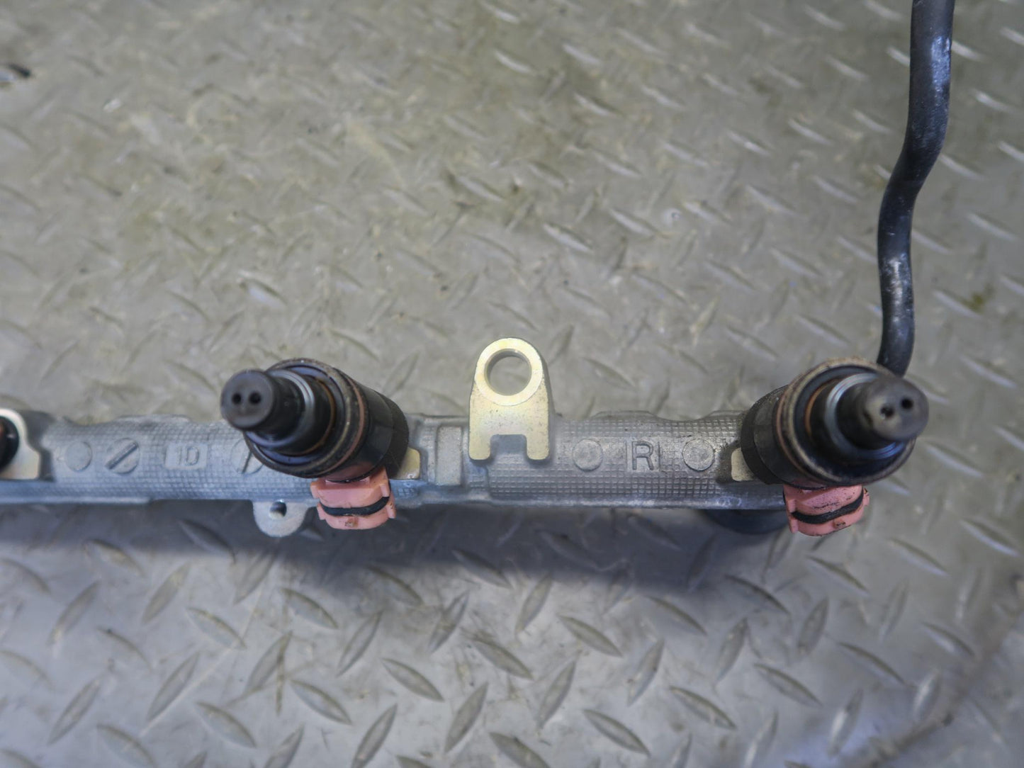 98-00 Lexus UCF20L LS400 1UZFE 4.0L Fuel Rail w Injector Set Assembly OEM